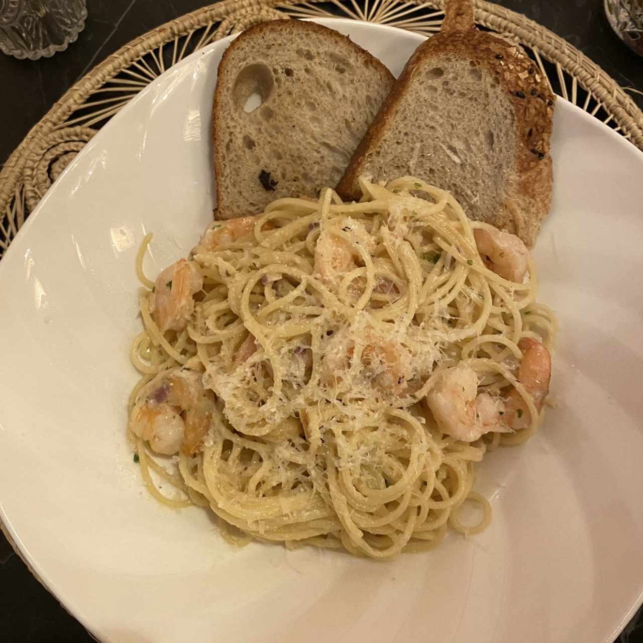 Camarones al vino blanco
