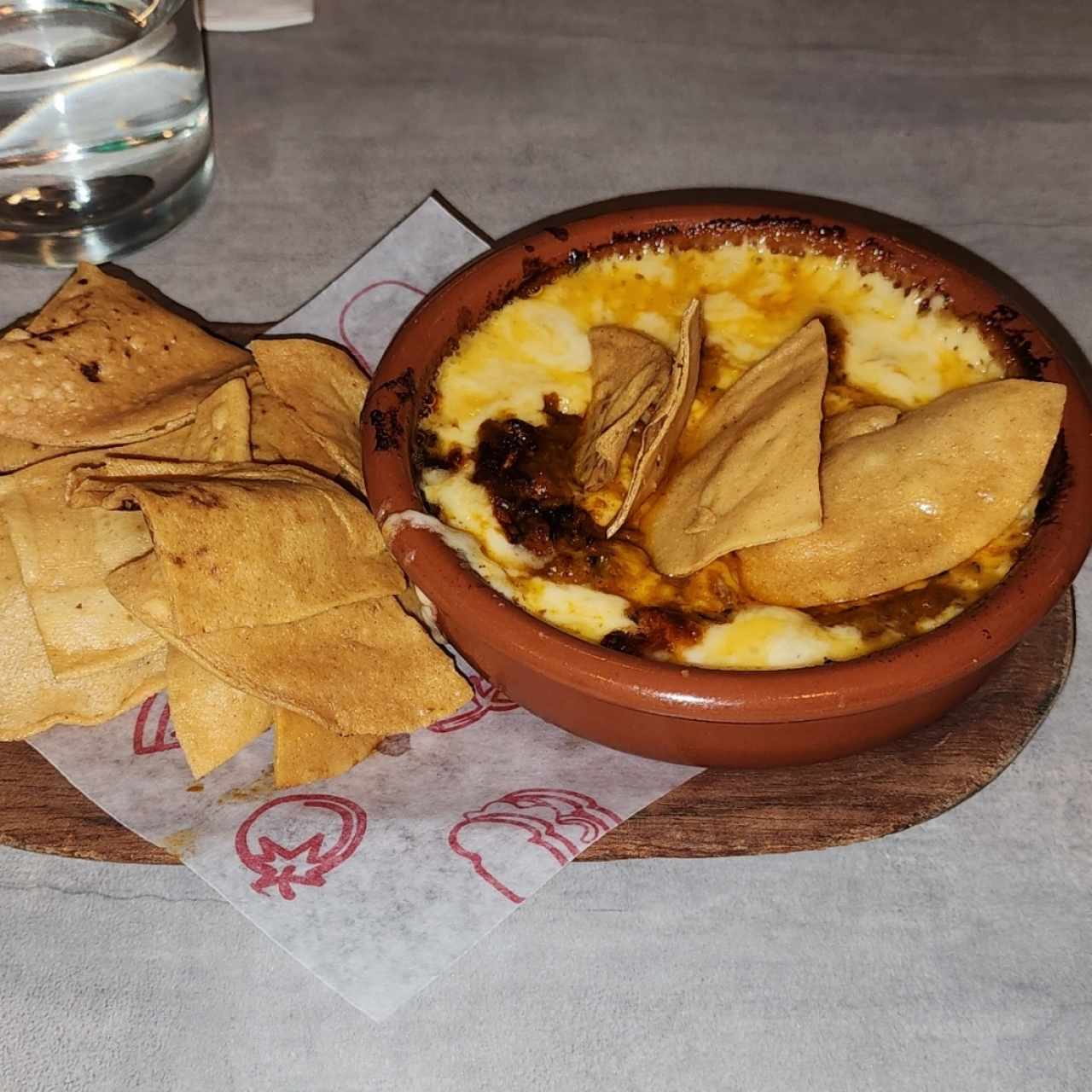 Queso Fundido y Chorizo Tableño