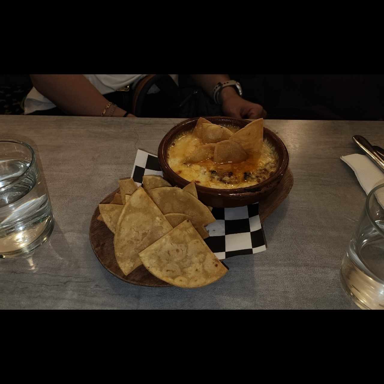 Queso Fundido y Chorizo Tableño