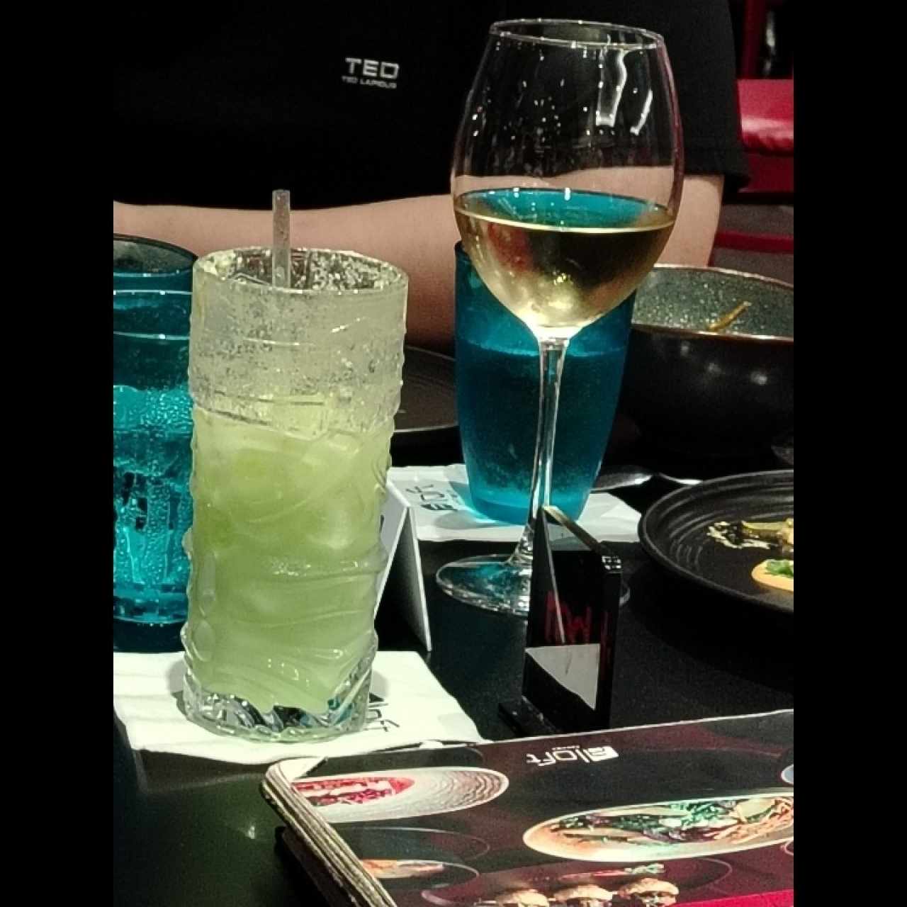 Vino blanco y coctel 