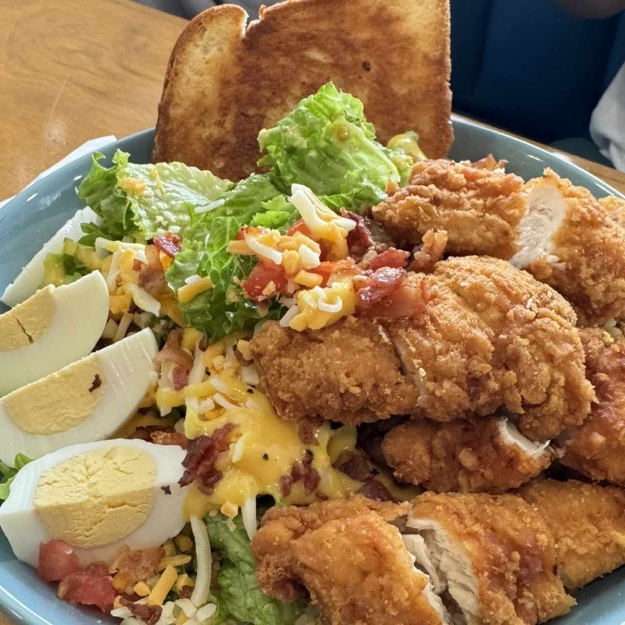 Platos Fuertes - Crispy chicken Salad