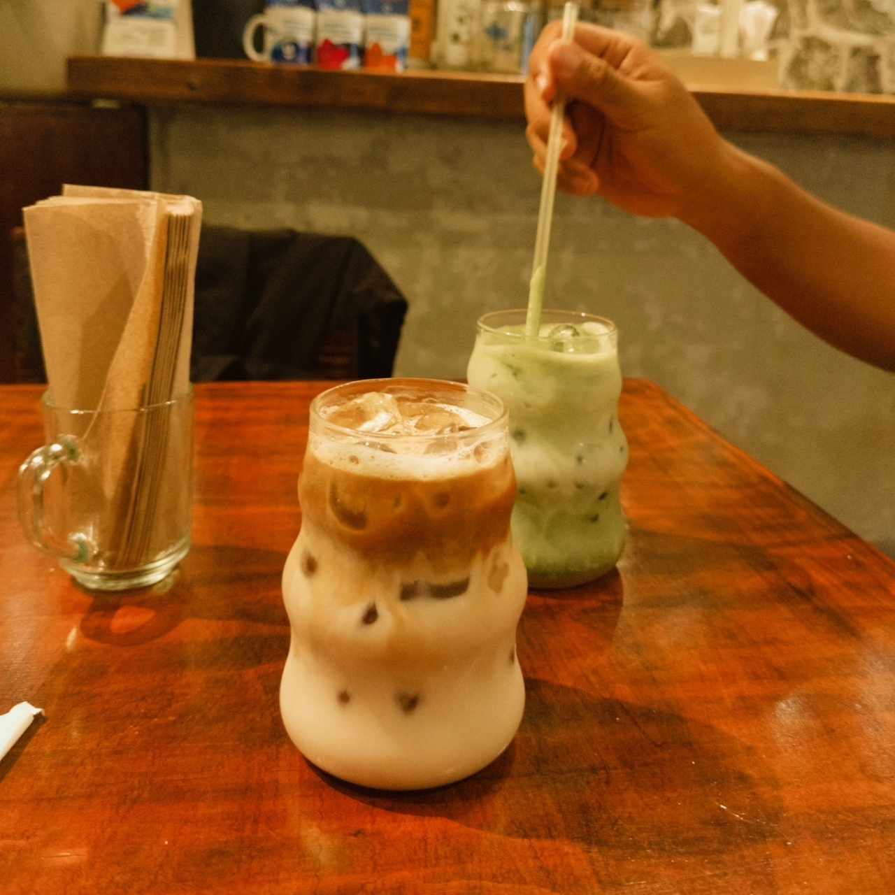 Ice latte y ice matcha latte con maracuyá