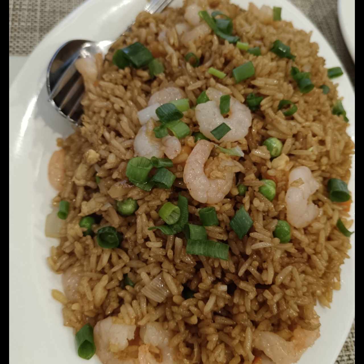 Arroz frito con camarones
