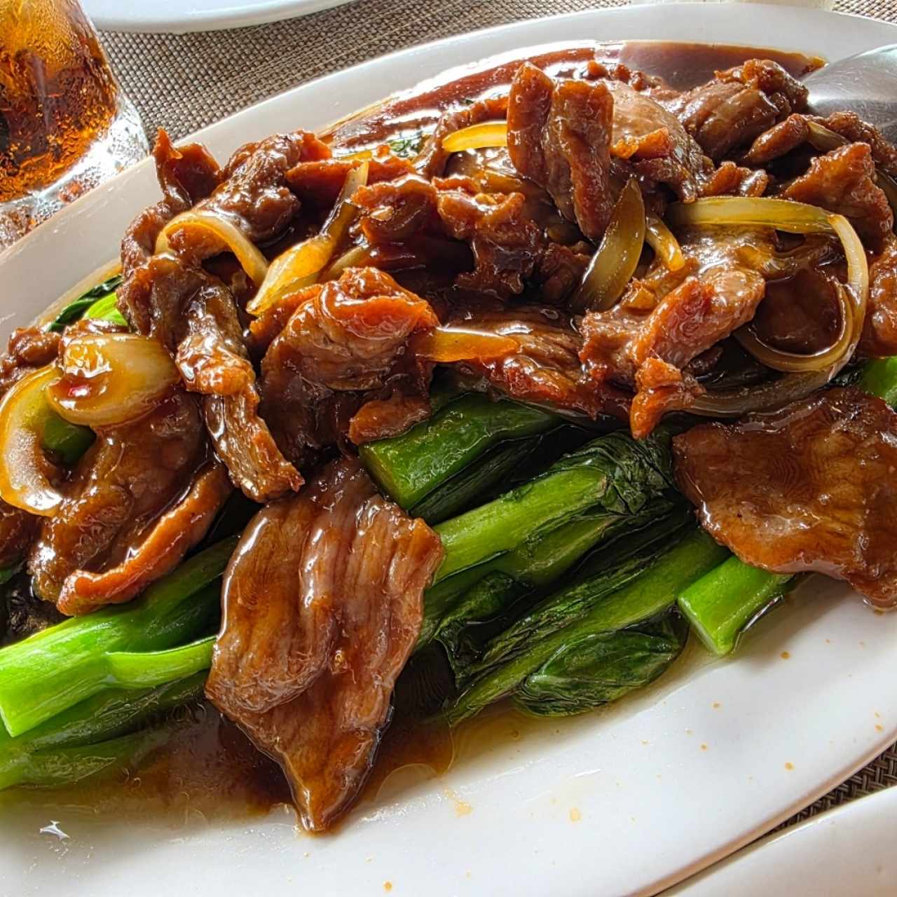 Carne con hoja de mostaza