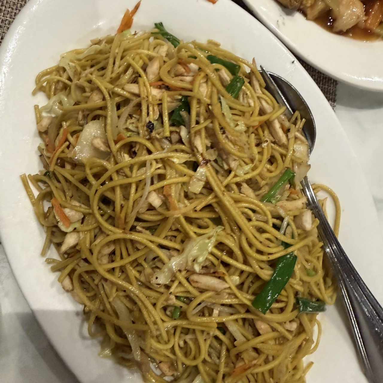 Chow mein de pollo