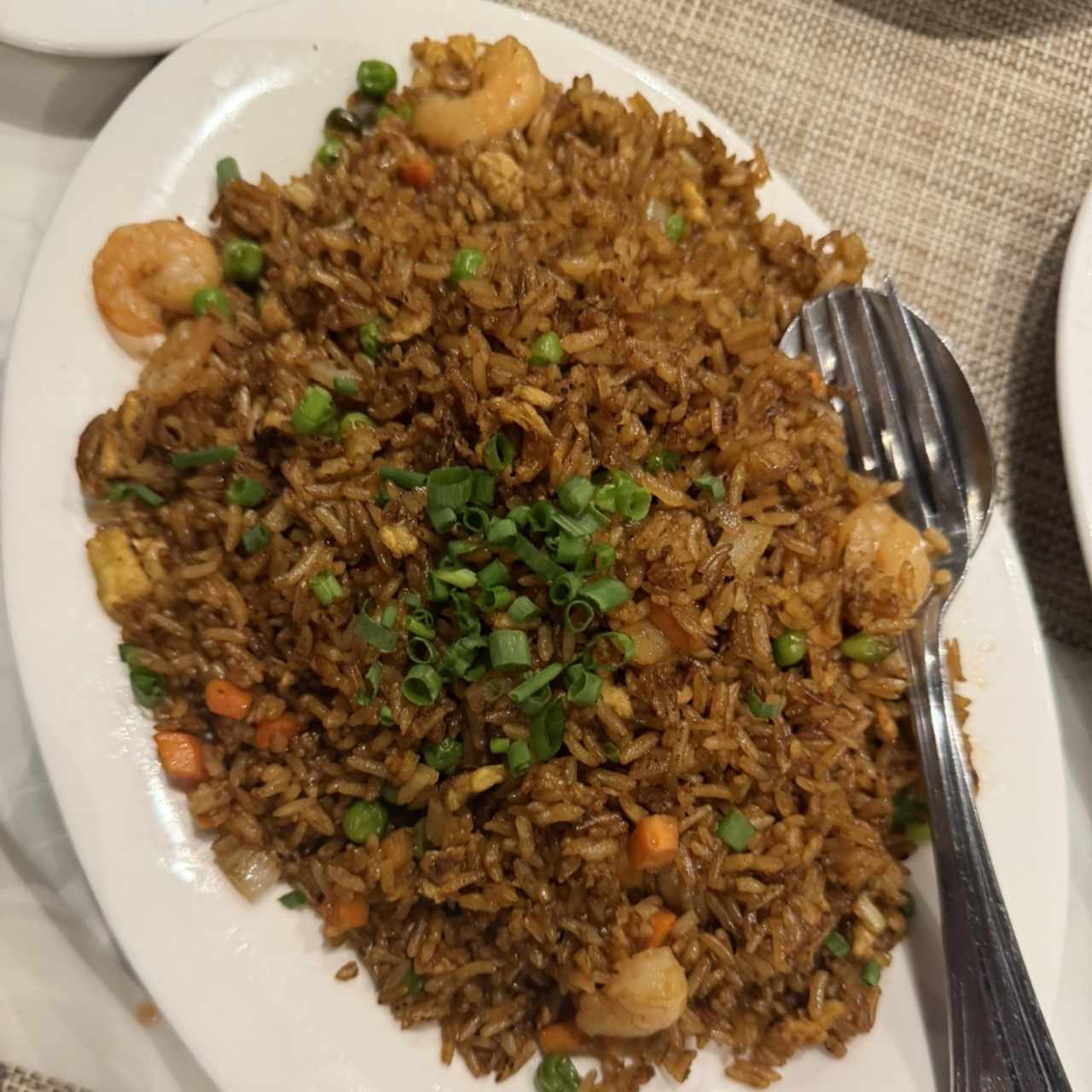 Arroz frito de camarones 