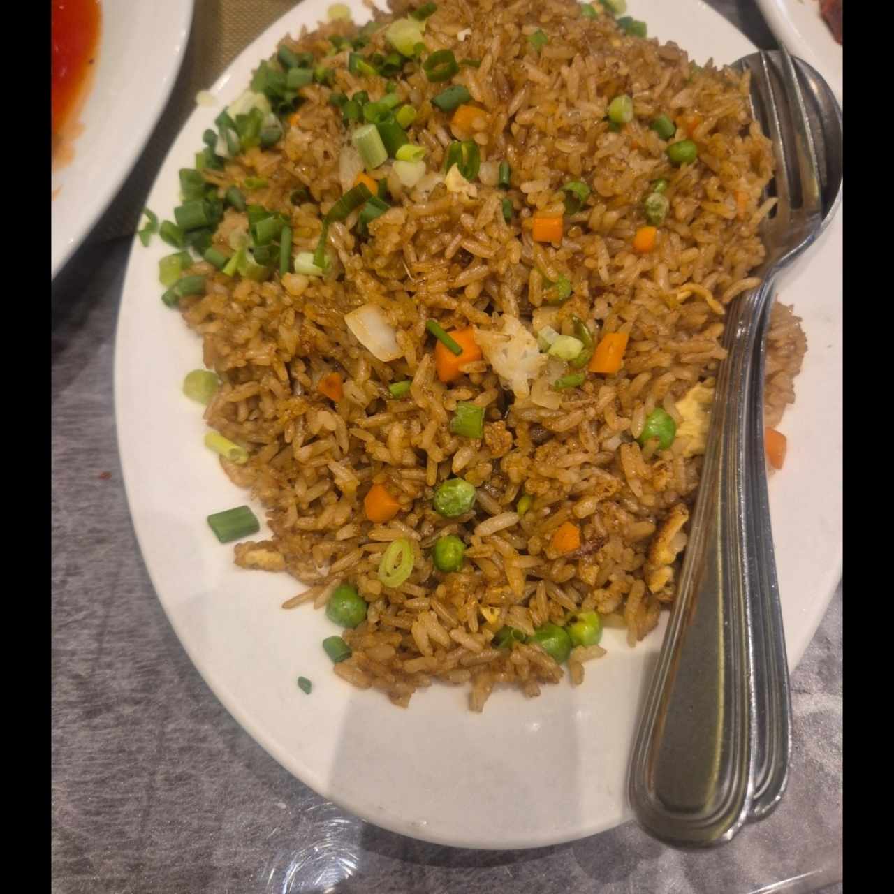 Arroz frito con vegetales