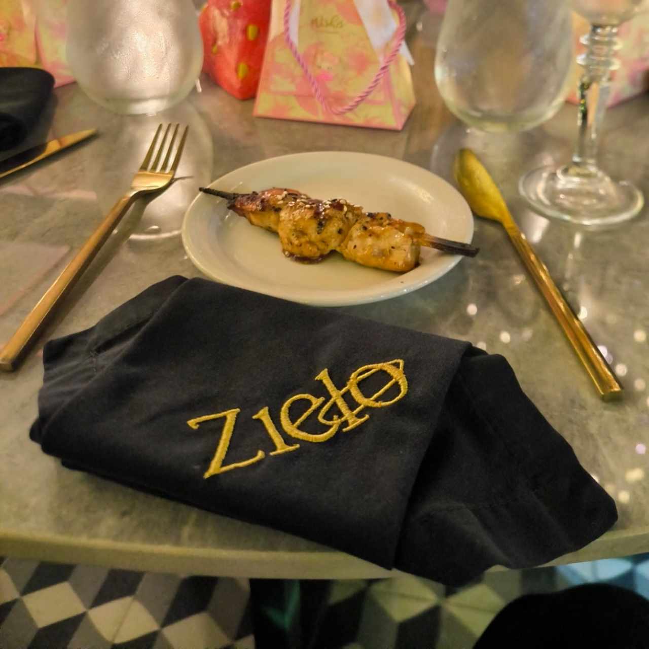 Entrada: brocheta de pollo