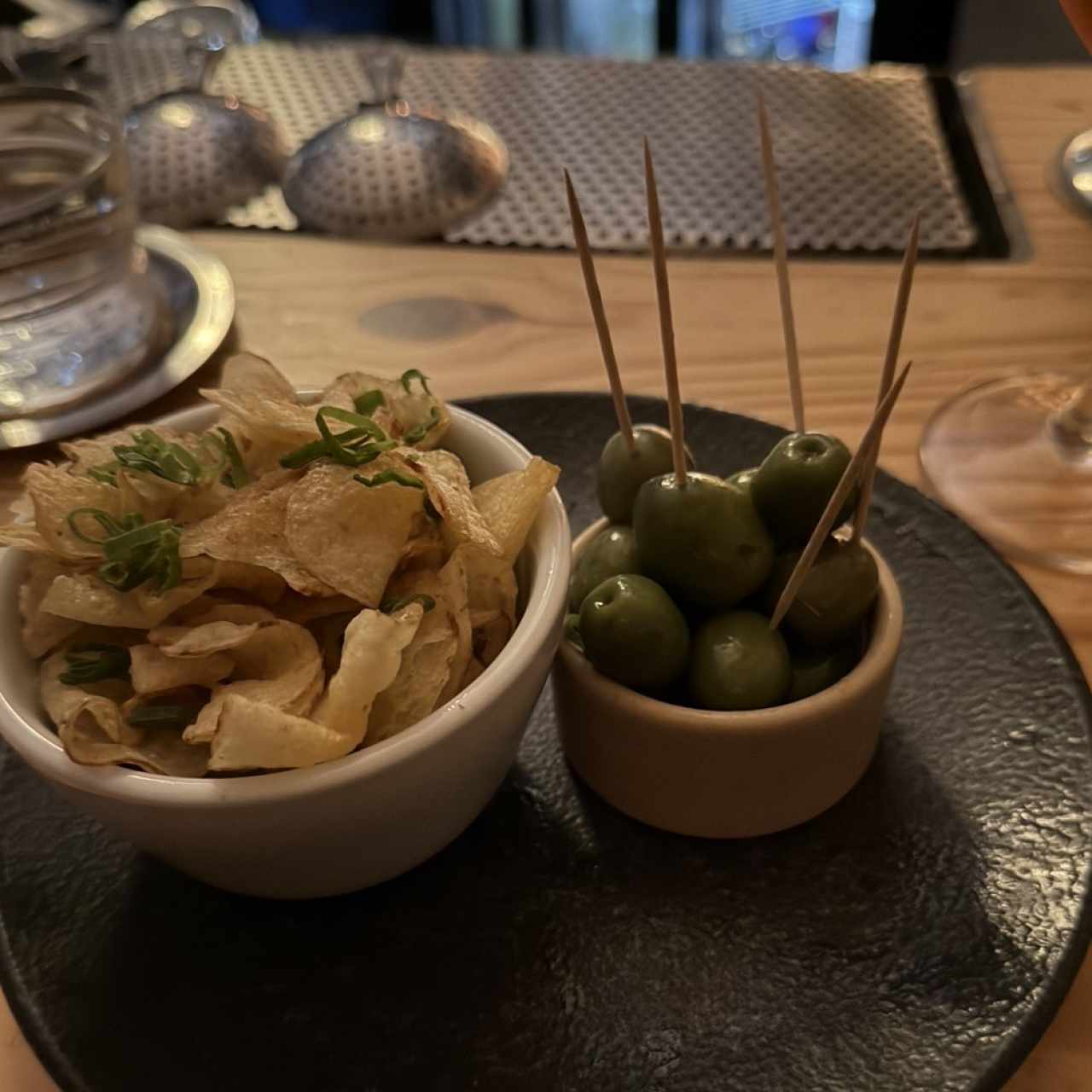 chips and olives 