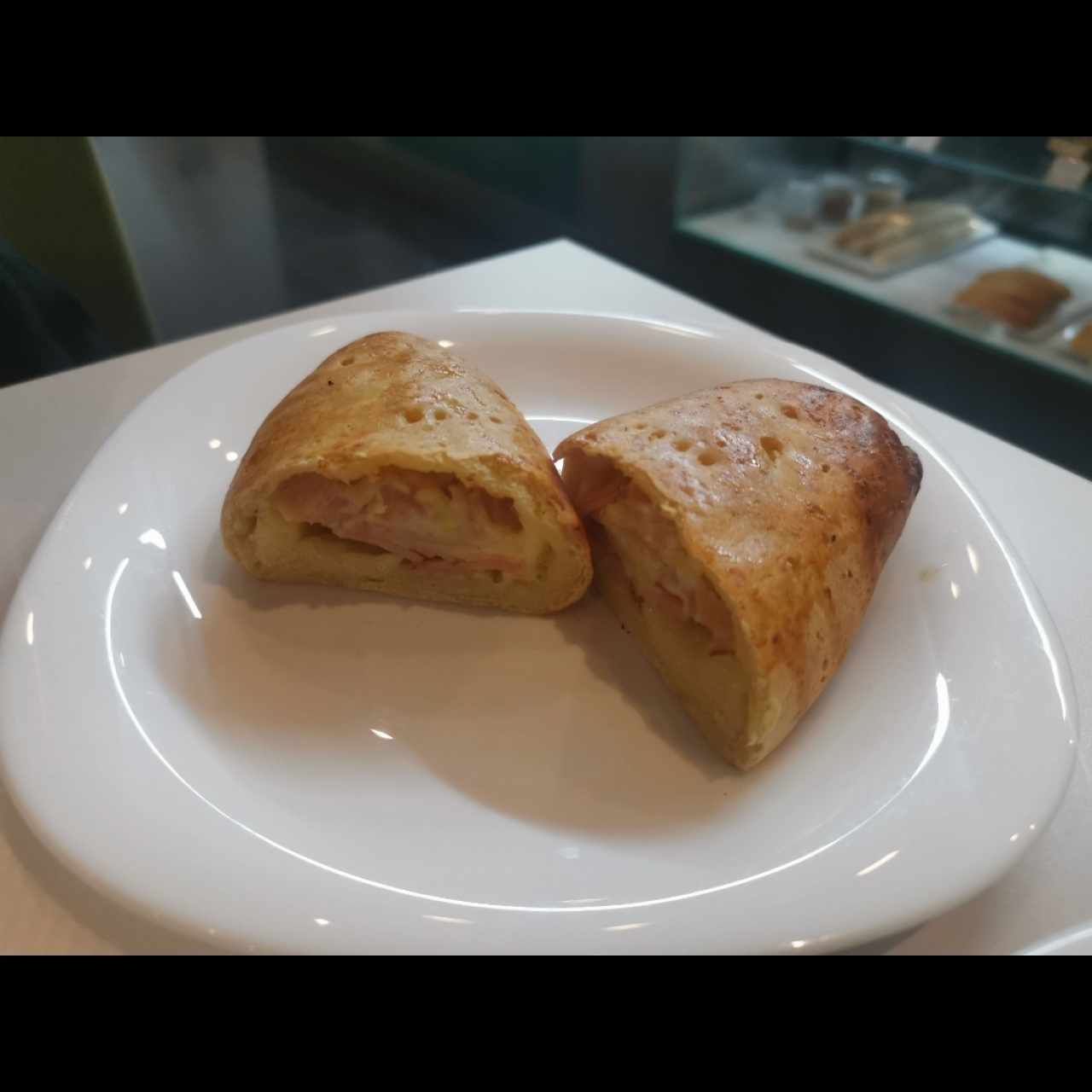 Cachito de jamón y queso