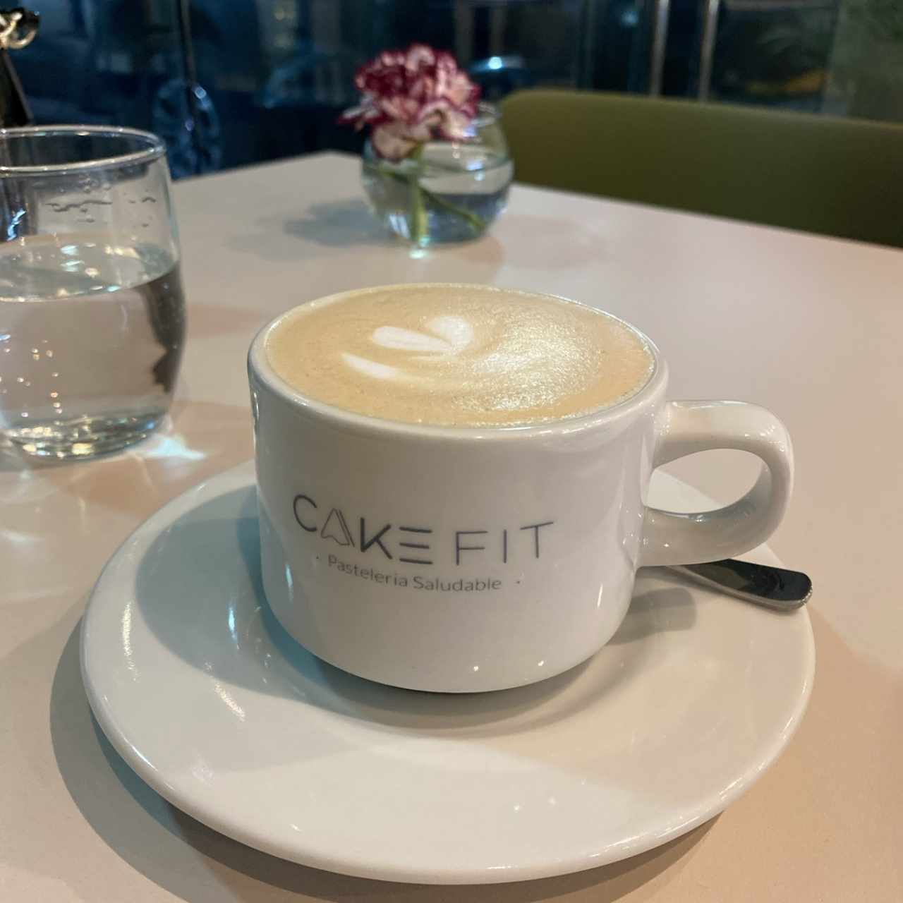 BEBIDAS CALIENTES - Capuccino-Latte