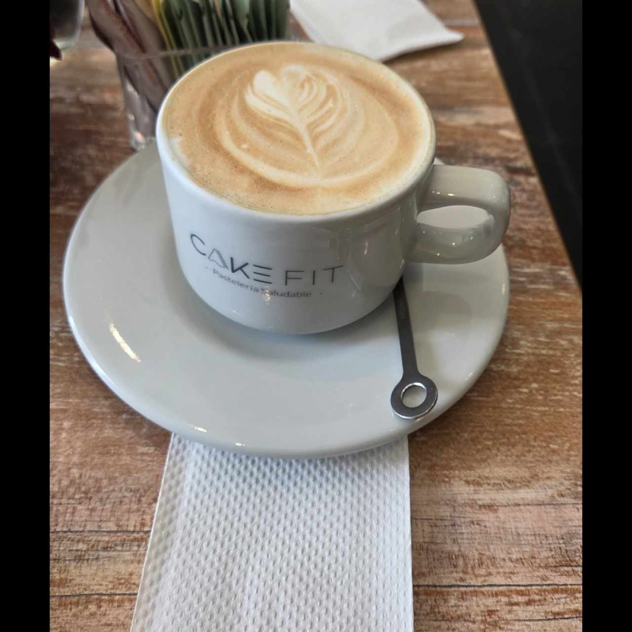 BEBIDAS CALIENTES - Cafés: Capuccino Latte