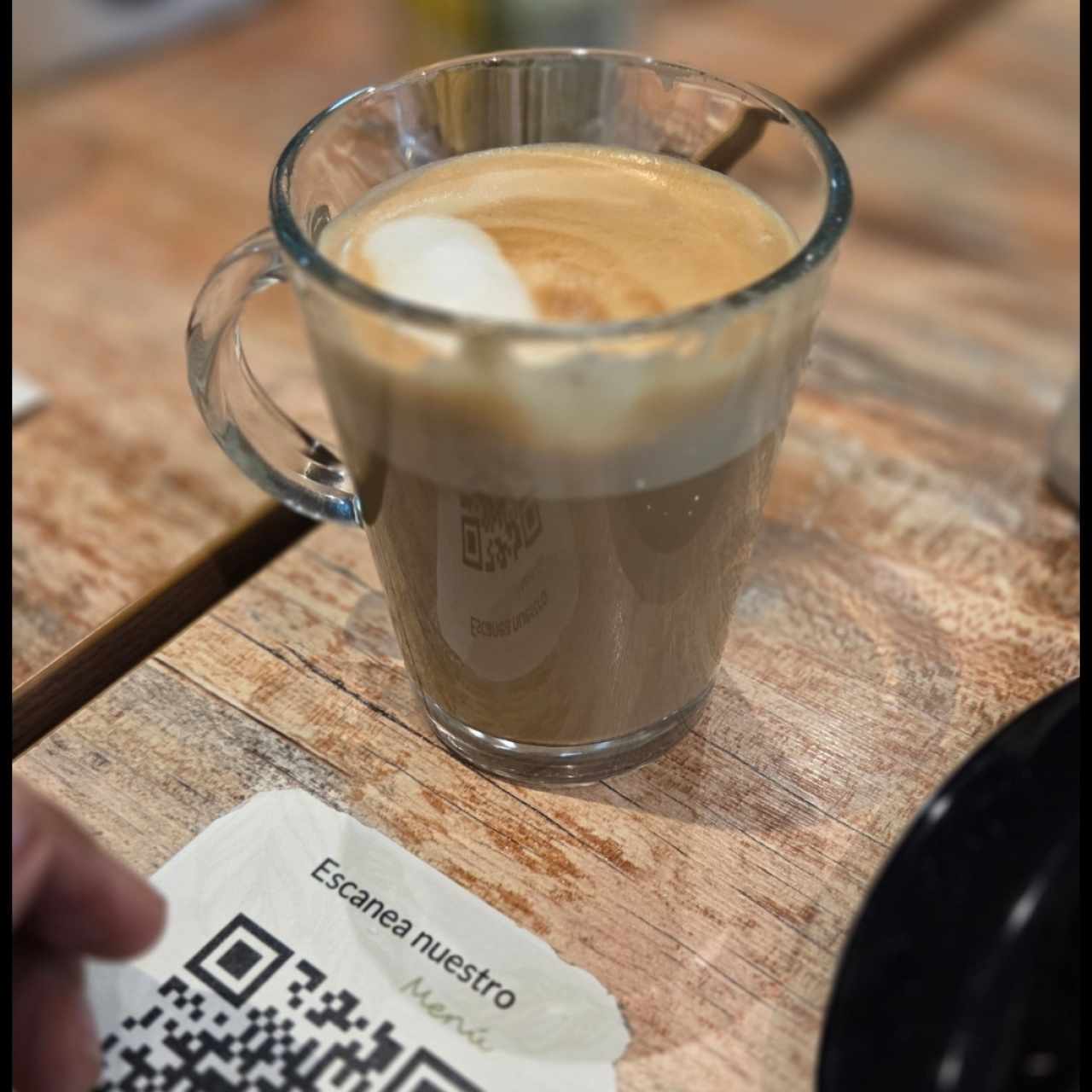 BEBIDAS CALIENTES - Cafés: Capuccino Latte