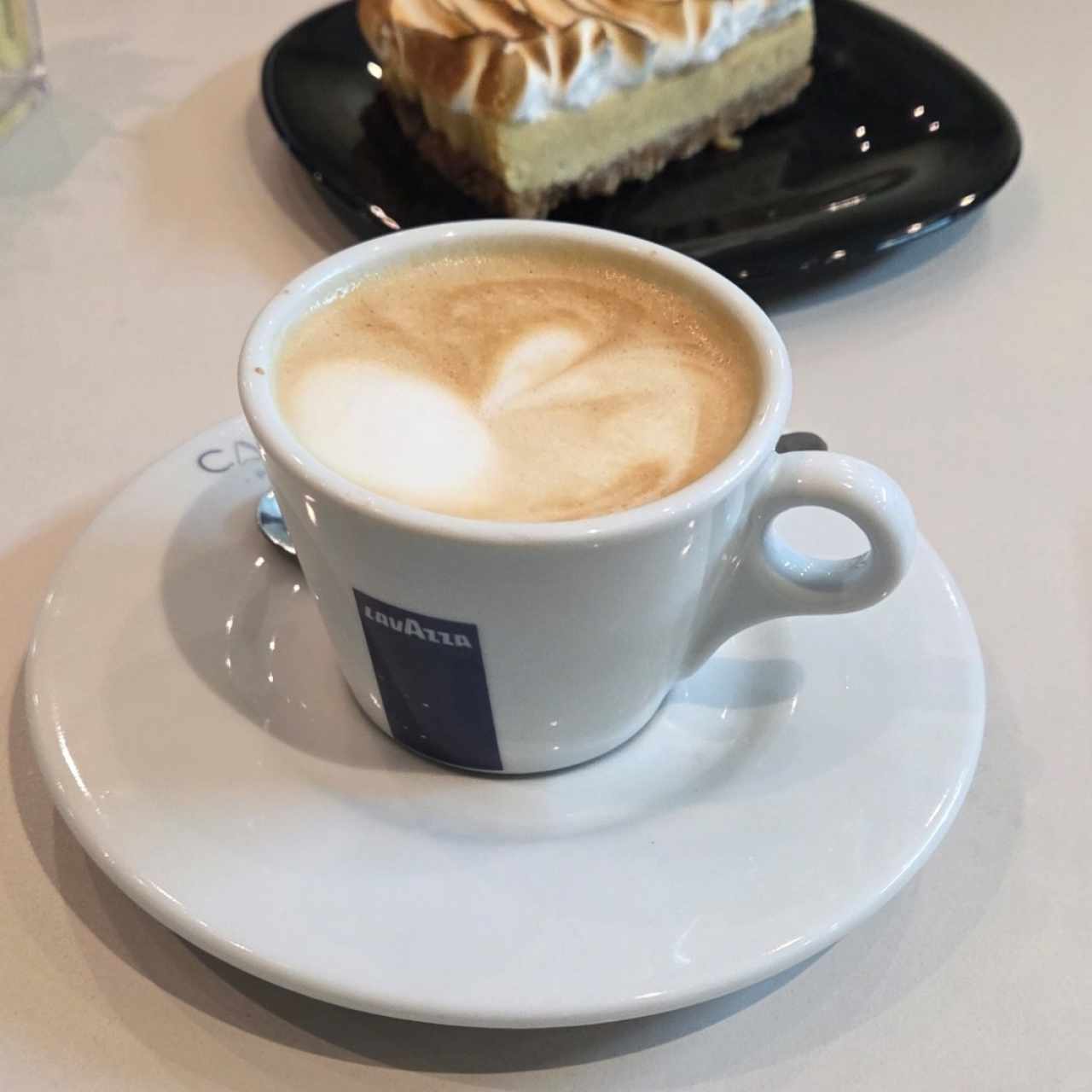 BEBIDAS CALIENTES - Capuccino-Latte