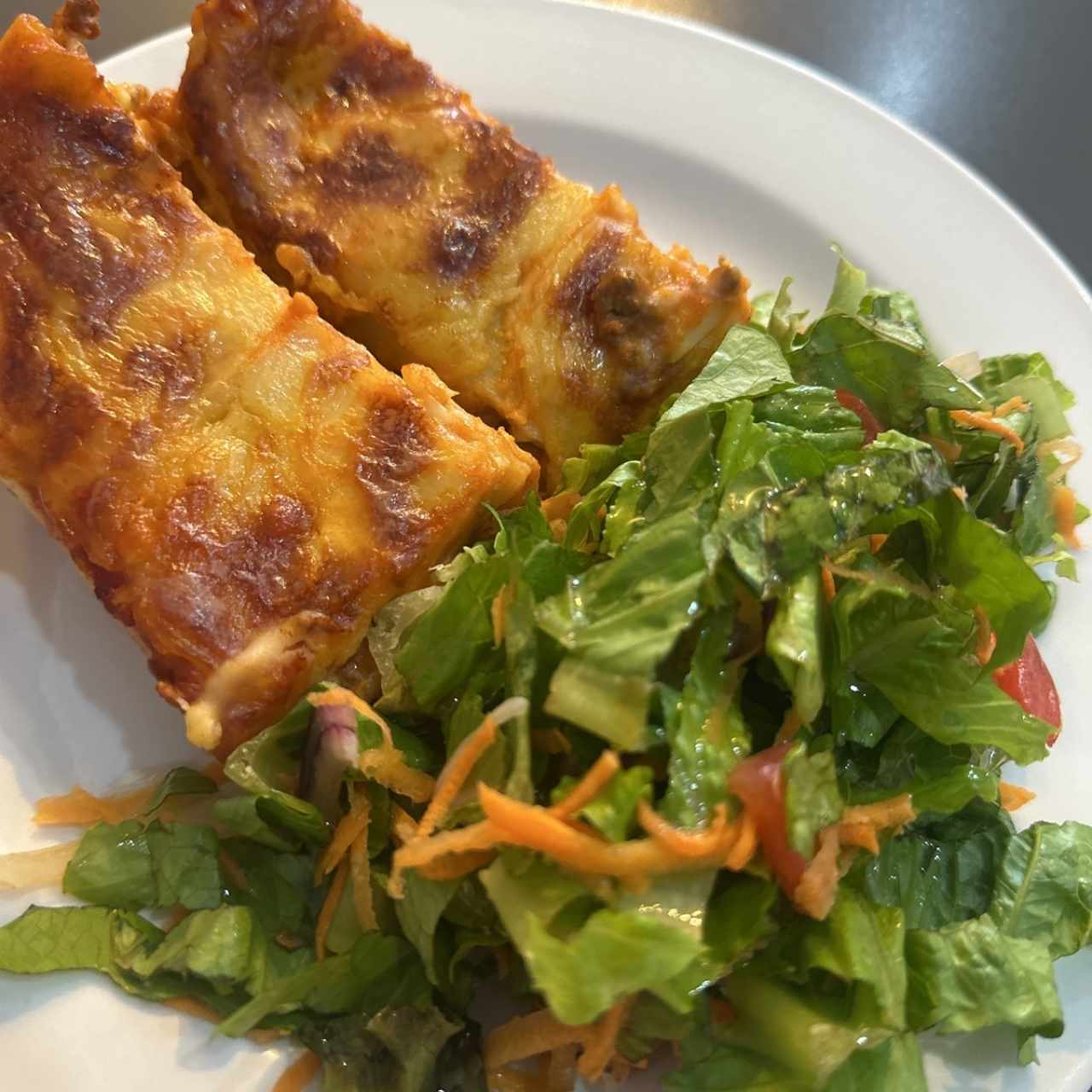 Lasaña con ensalada 