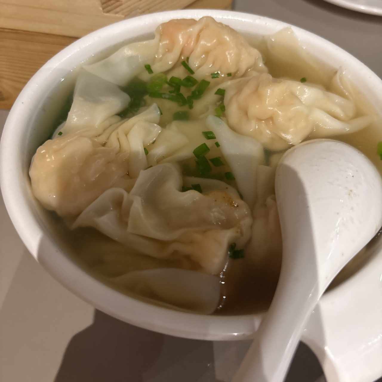 SOPA DE WANTON DE CAMARONES