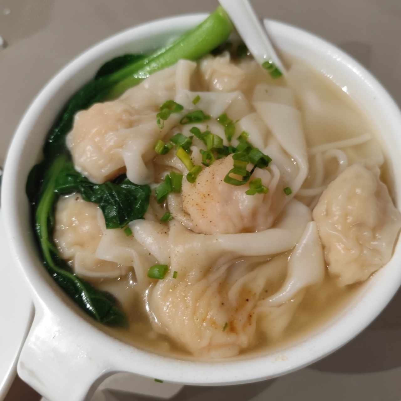 SOPA DE WANTON DE CAMARONES
