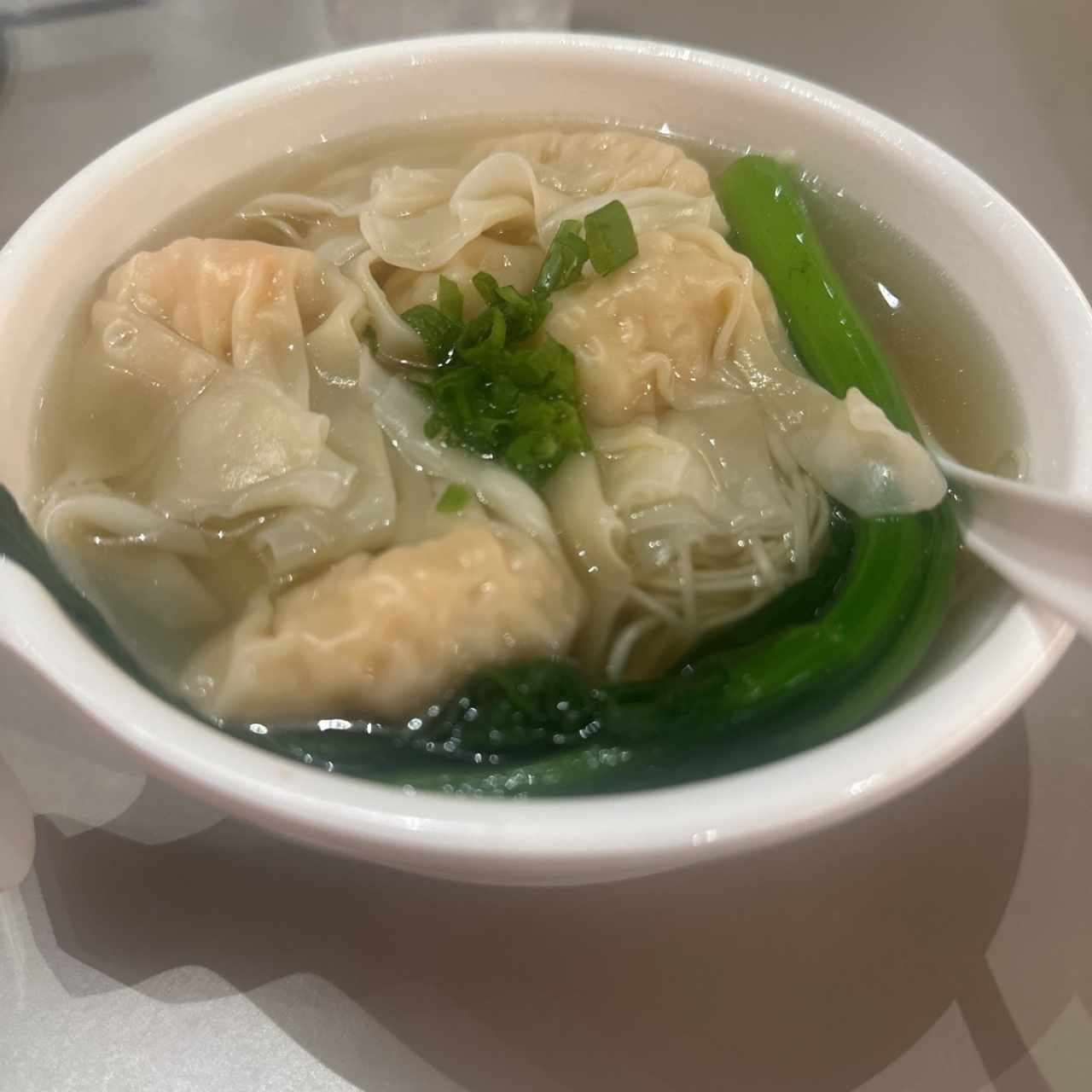 SOPA DE WANTON DE CAMARONES