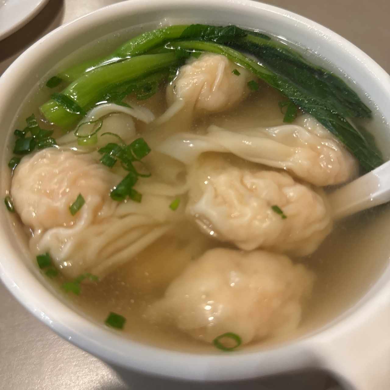 SOPA DE WANTON DE CAMARONES