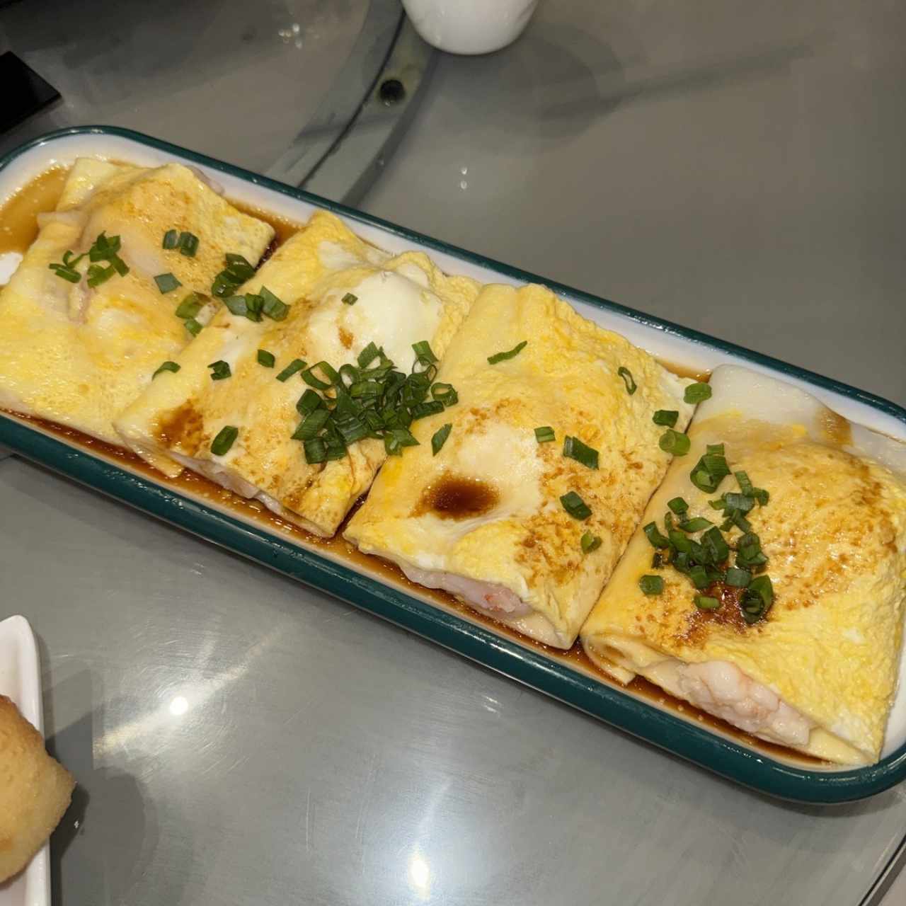Chon fun de camarones y huevos 