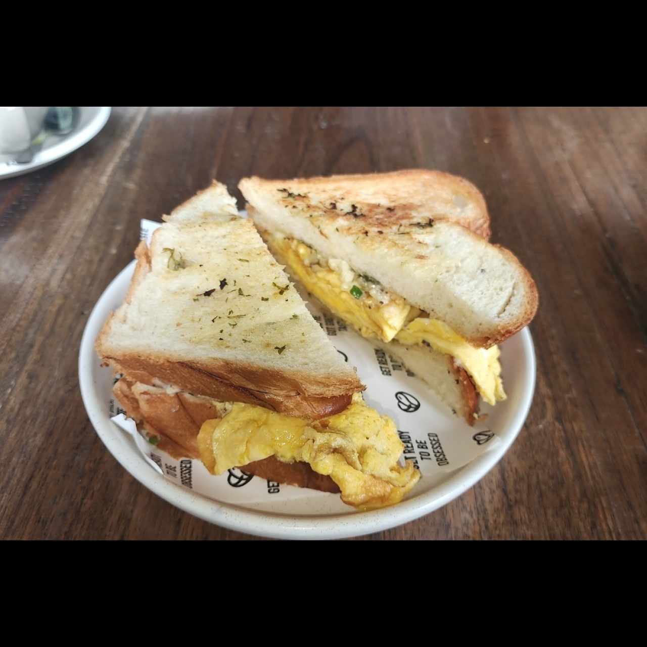 EGGS & TRUFFLE BREAKFAST SANDWICH