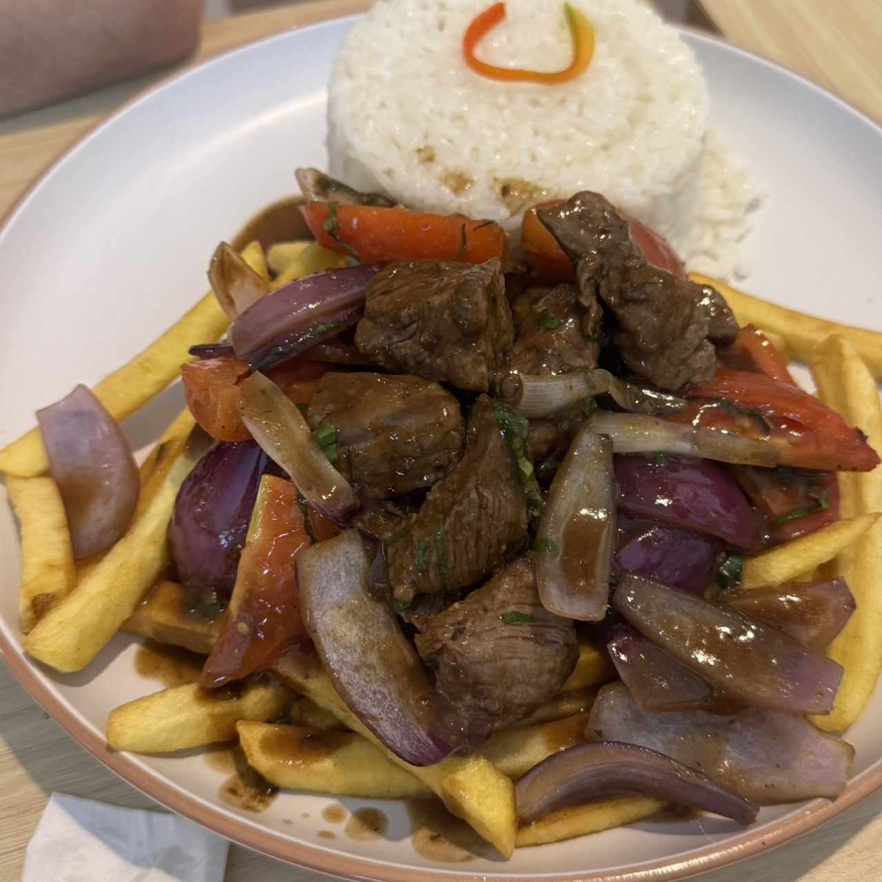 PLATOS FUERTES - Lomo Saltado