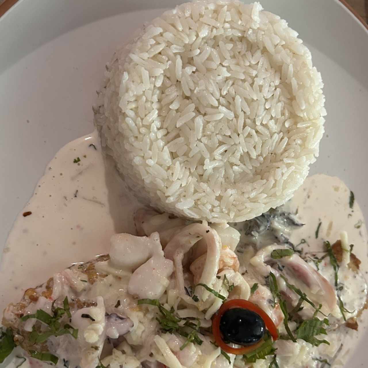 Corvina en salsa blanca Con Mariscos