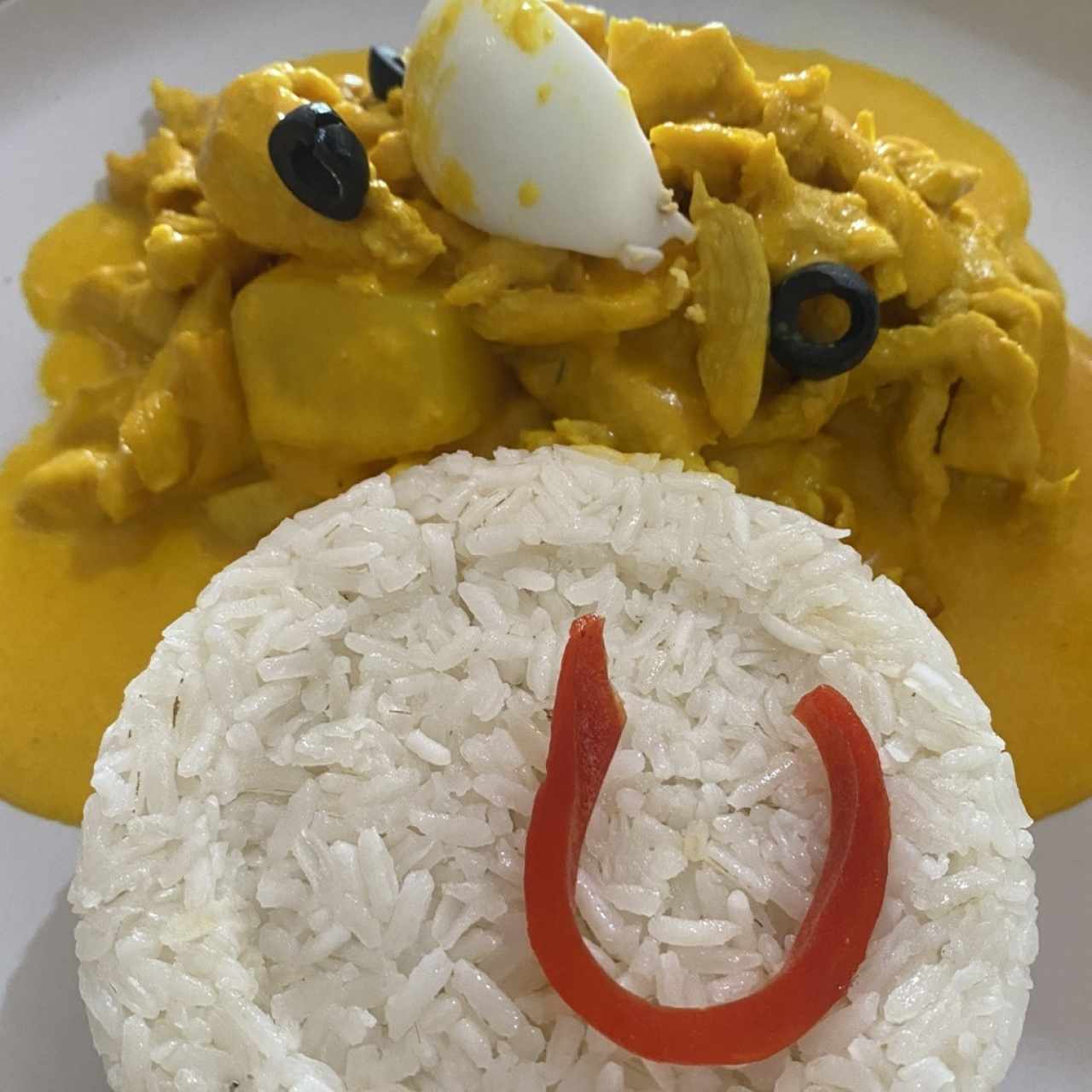 PLATOS FUERTES - AJí de gallina