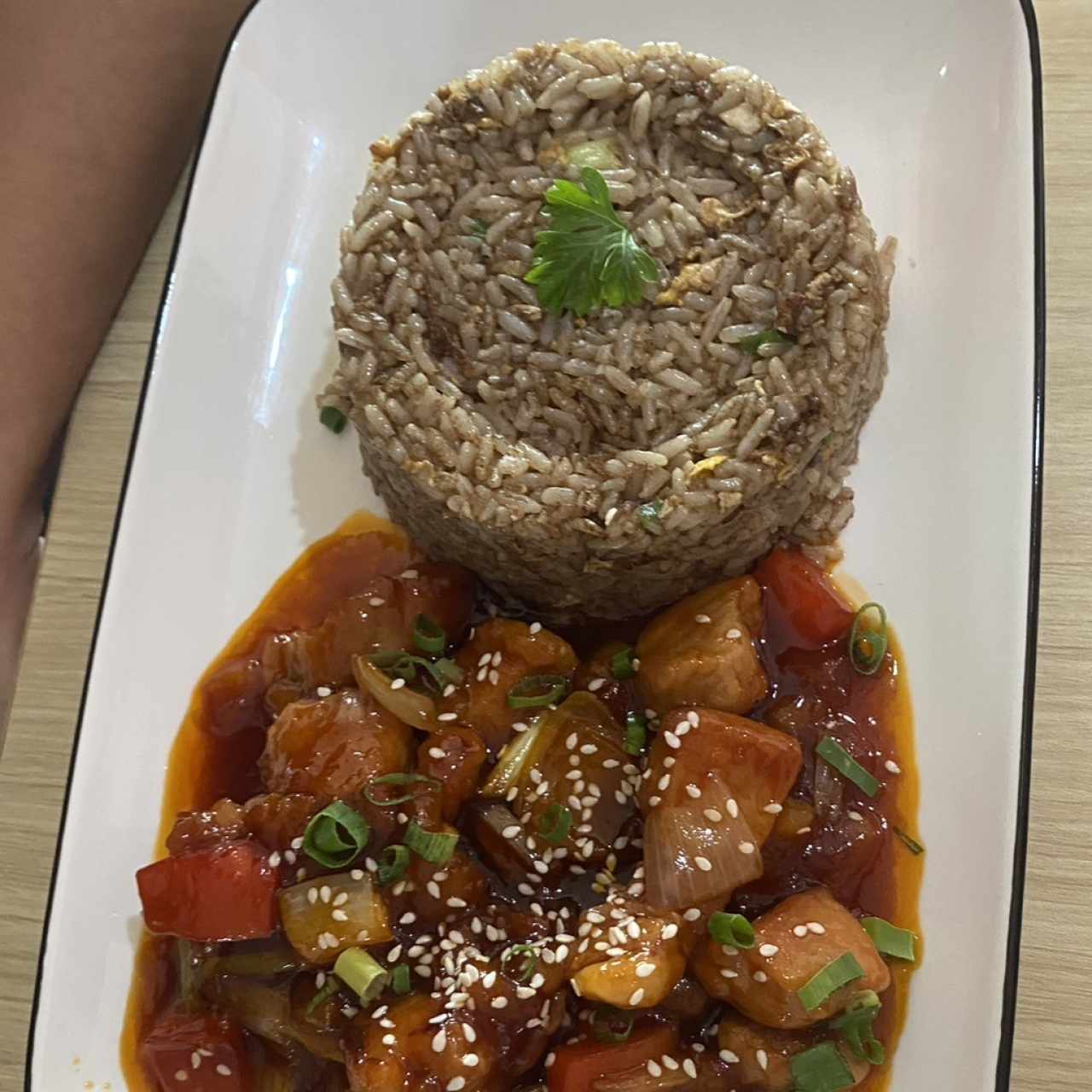 Puerco Agridulce con arroz Chaufa