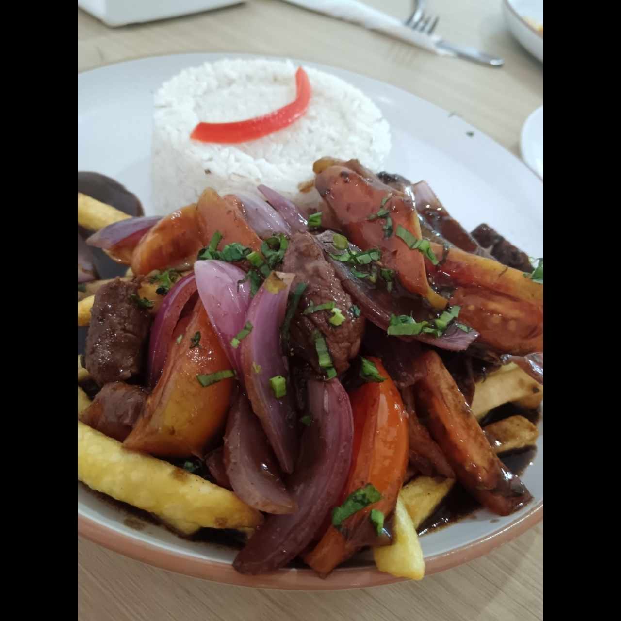 PLATOS FUERTES - Lomo Saltado