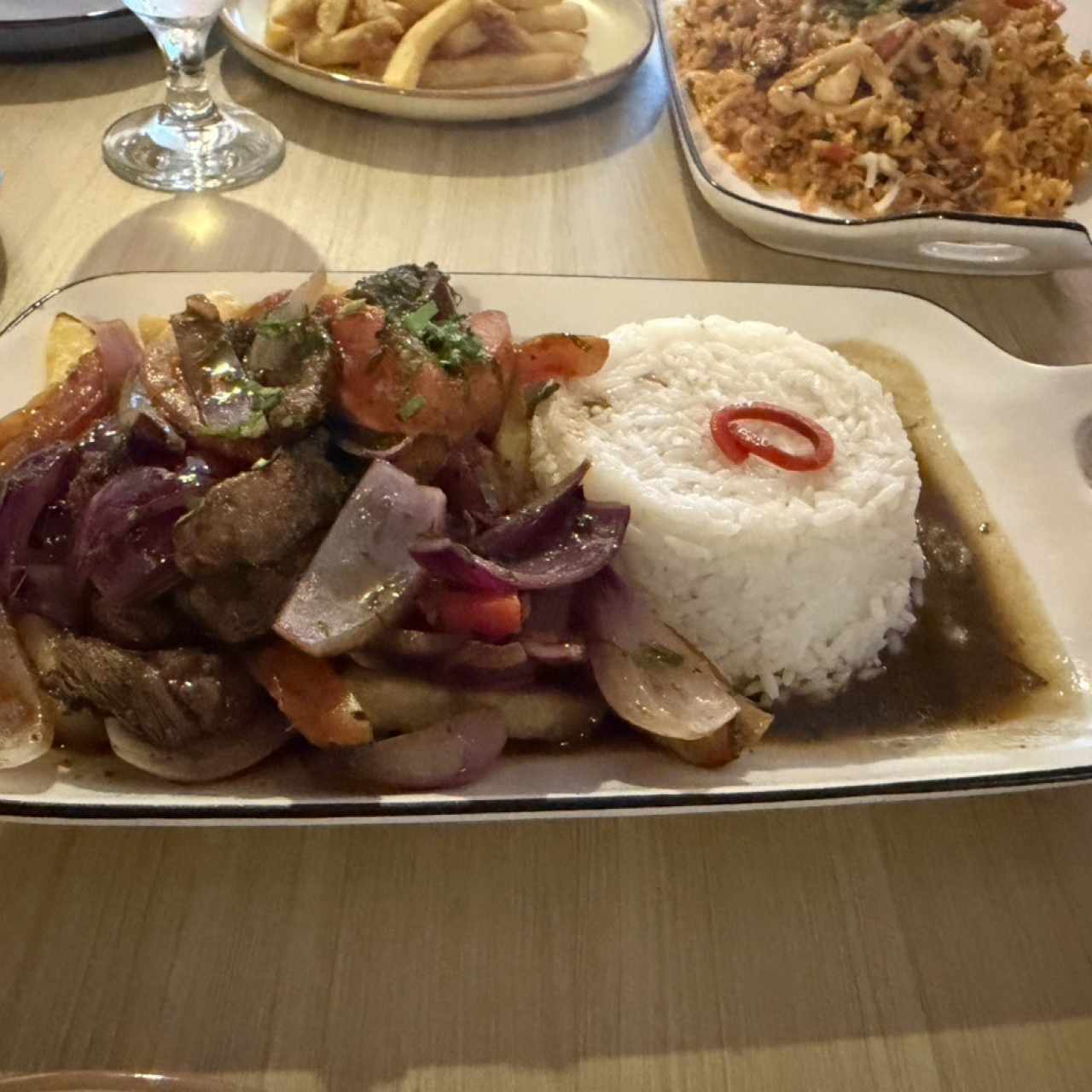PLATOS FUERTES - Lomo Saltado