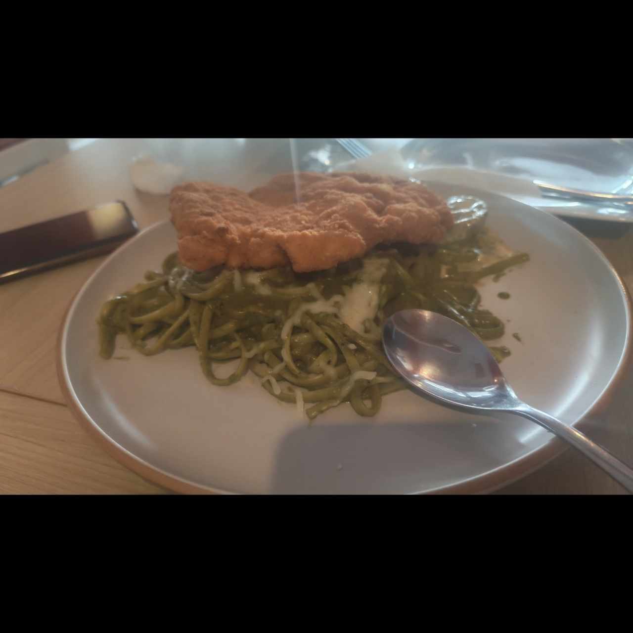 Tallarin verde con Milanesa de Pollo