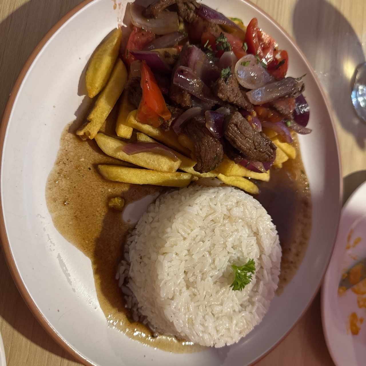 PLATOS FUERTES - Lomo Saltado