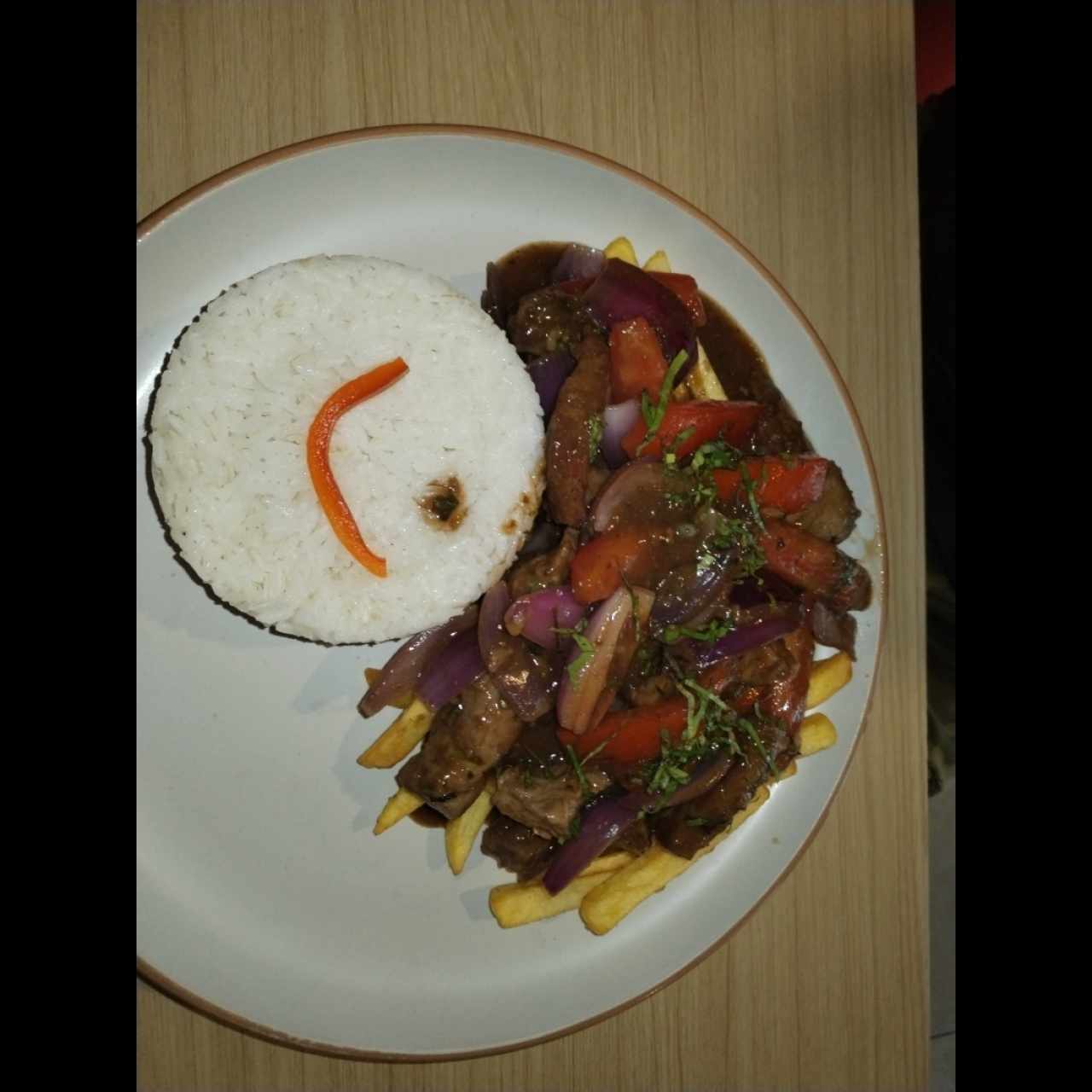 PLATOS FUERTES - Lomo Saltado