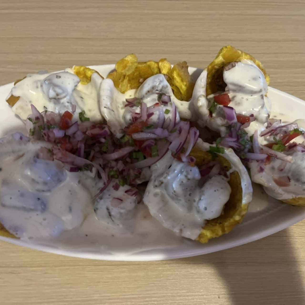 Patacones rellenos de Mariscos Calientes