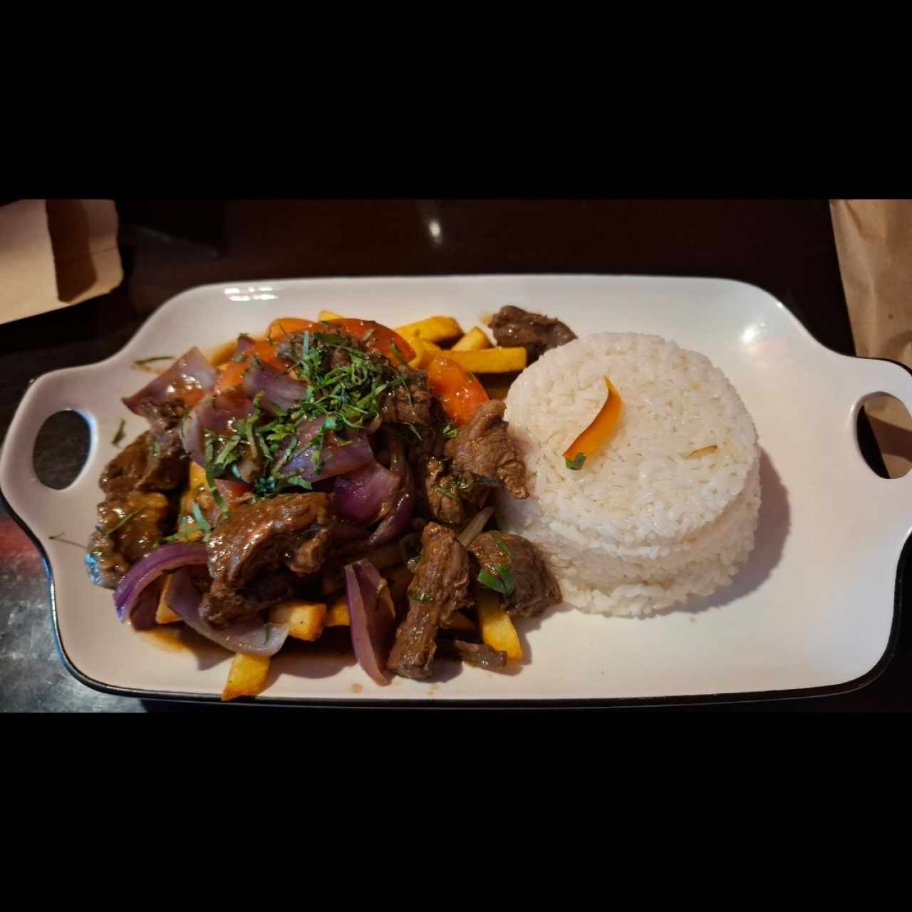 PLATOS FUERTES - Lomo Saltado