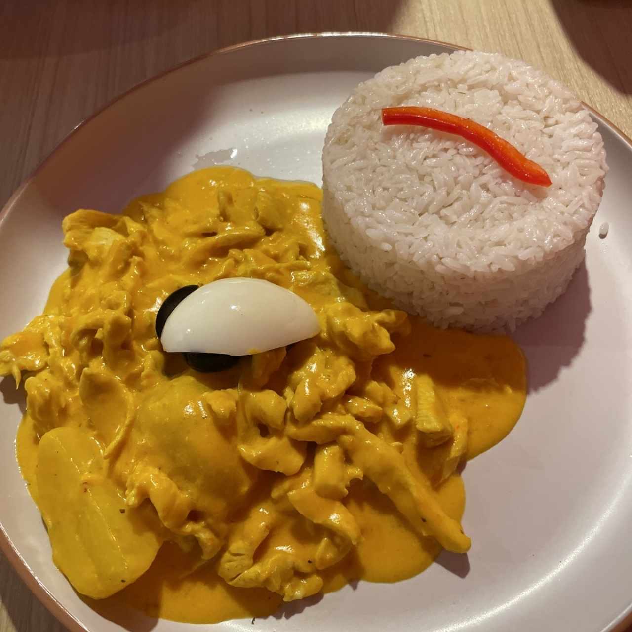 PLATOS FUERTES - AJí de gallina