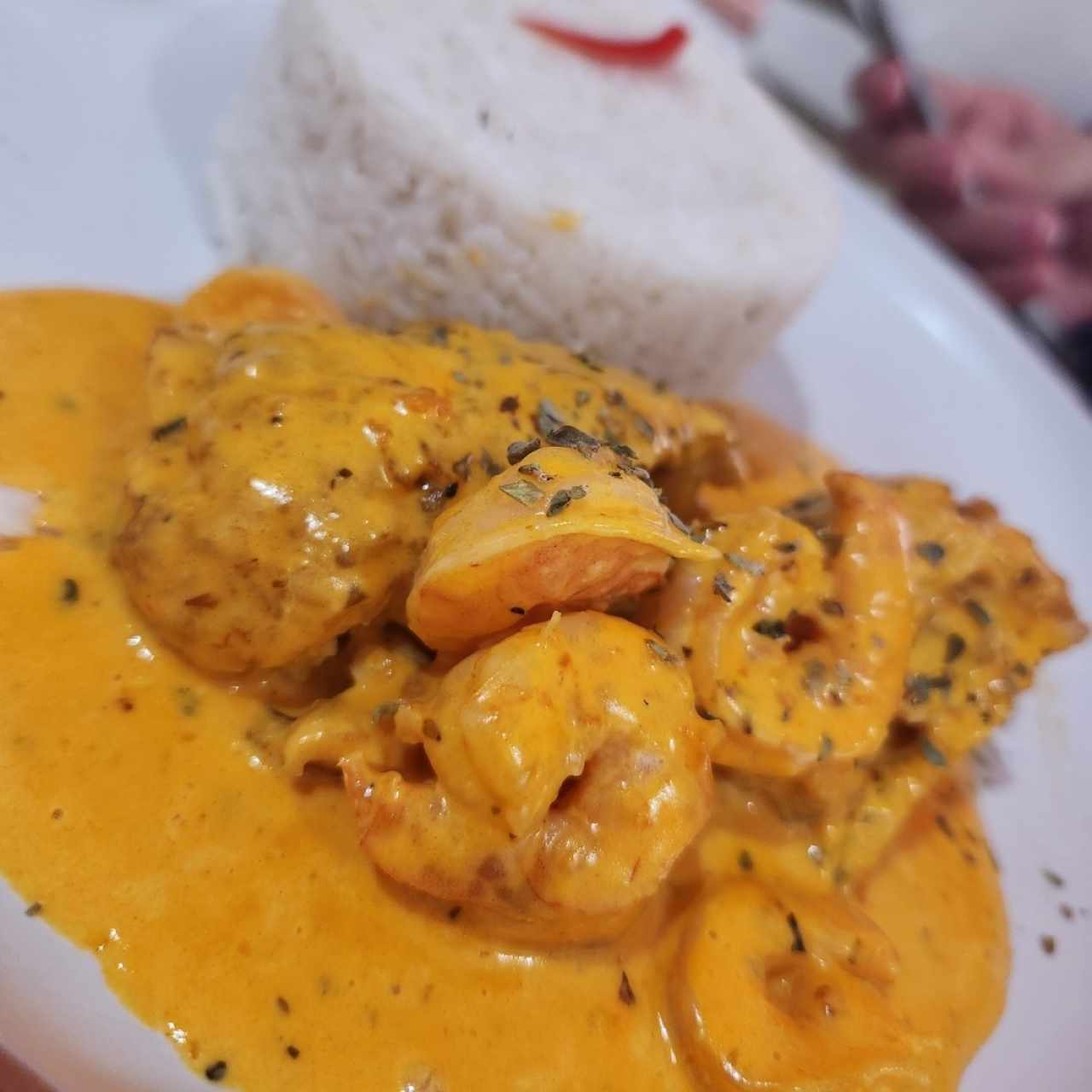 Pescado en Salsa de Camarón