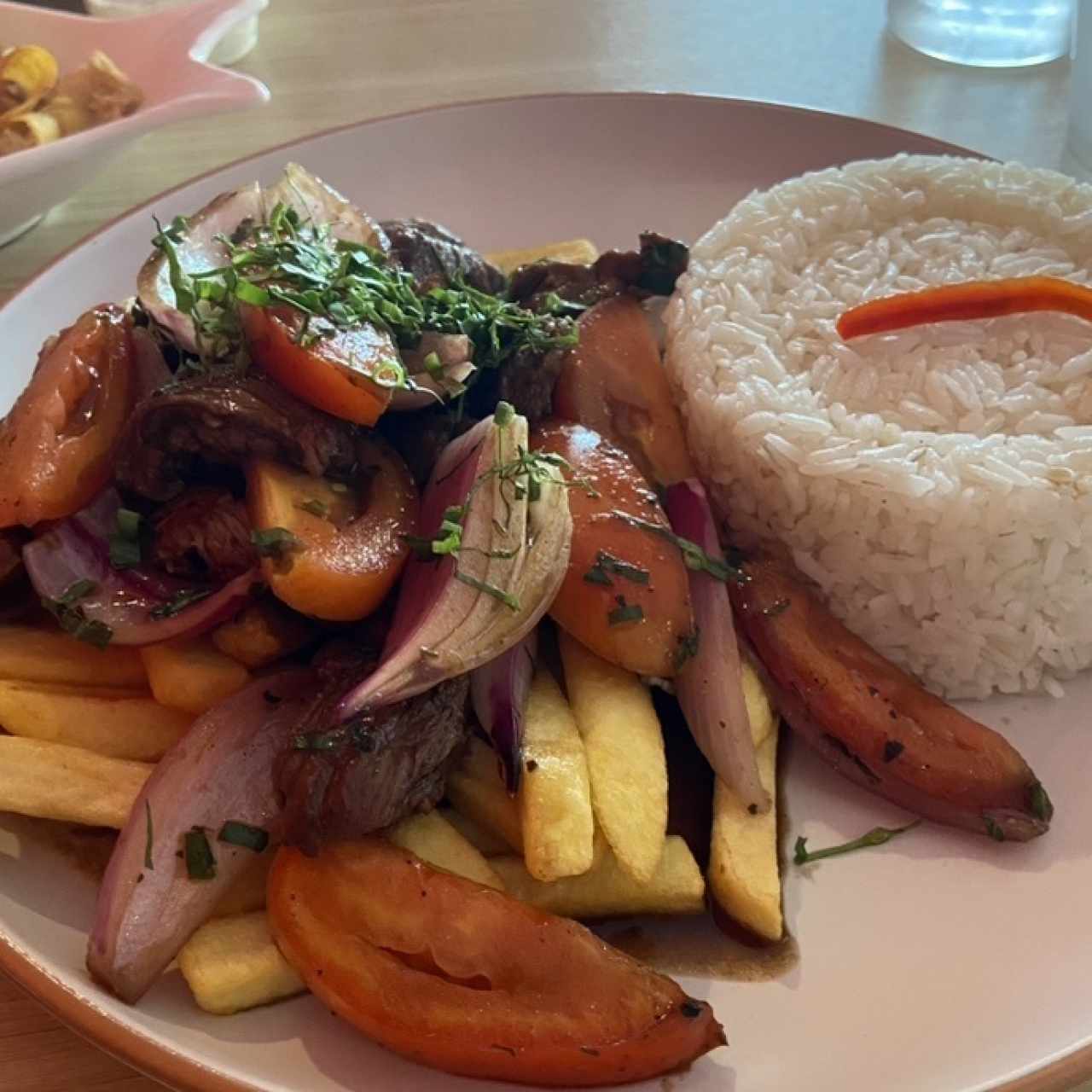 PLATOS FUERTES - Lomo Saltado