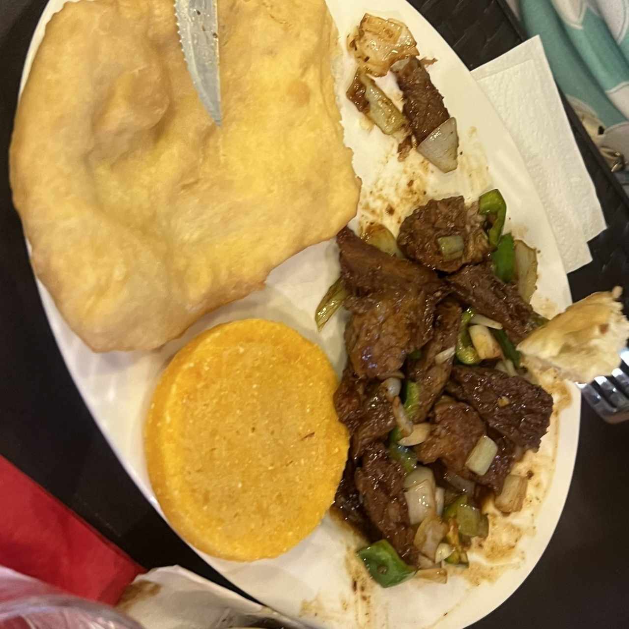 Bistec Encebollado Con Tortillas O Hojaldre Café O Té