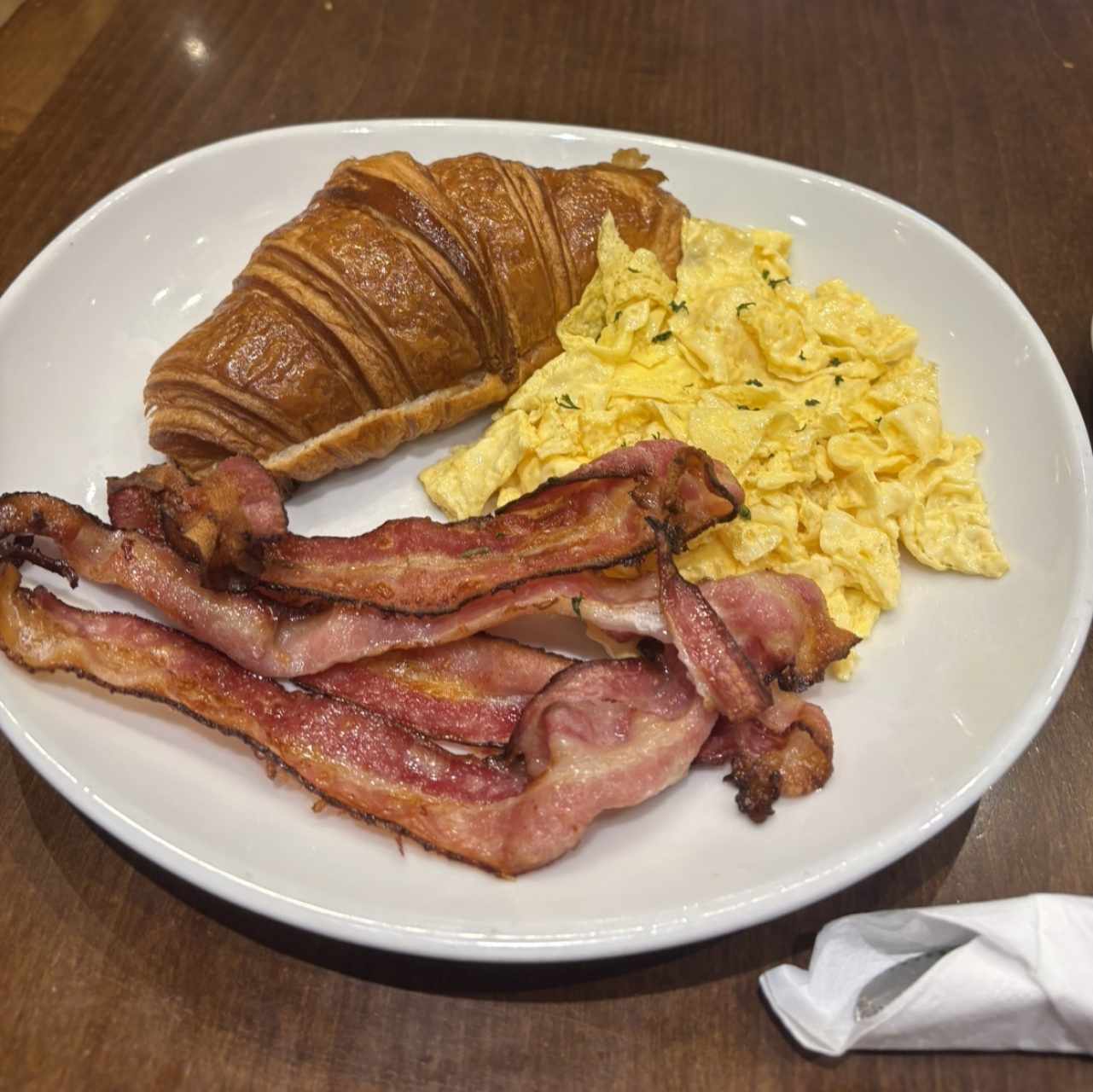 Croissant & Eggs 