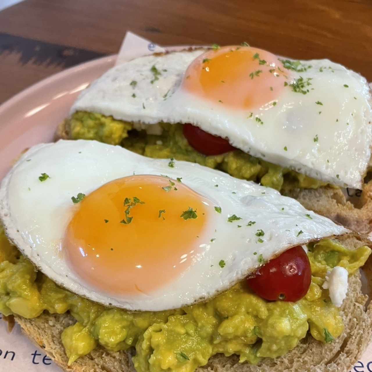 Y Disfrutar - Avo Toast