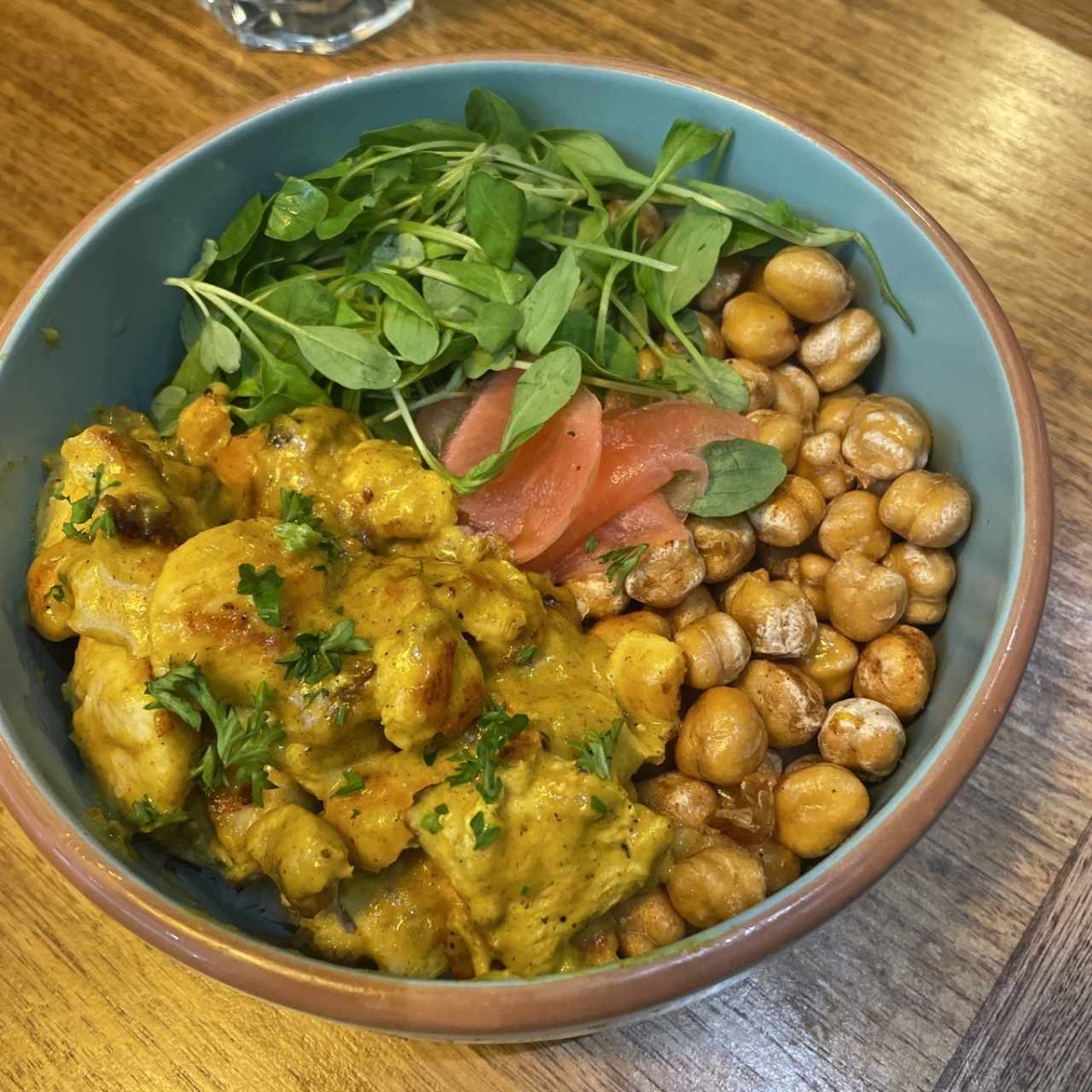 Bowl de pollo al curry