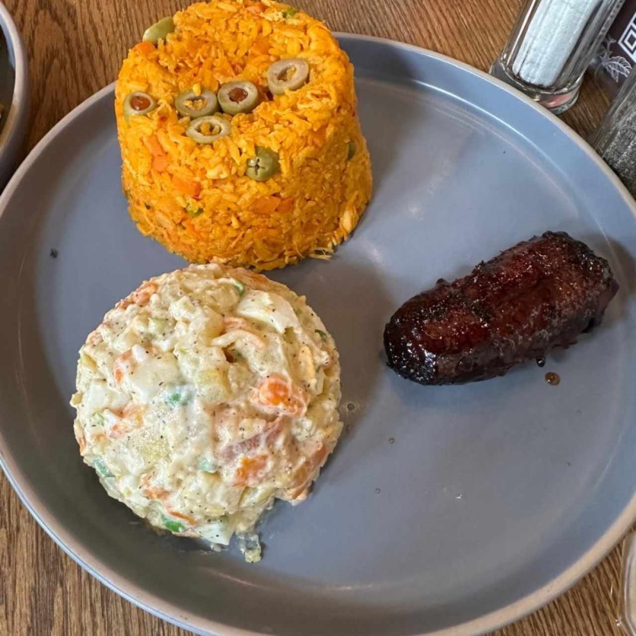 Lunch & Dinner - Arroz con pollo