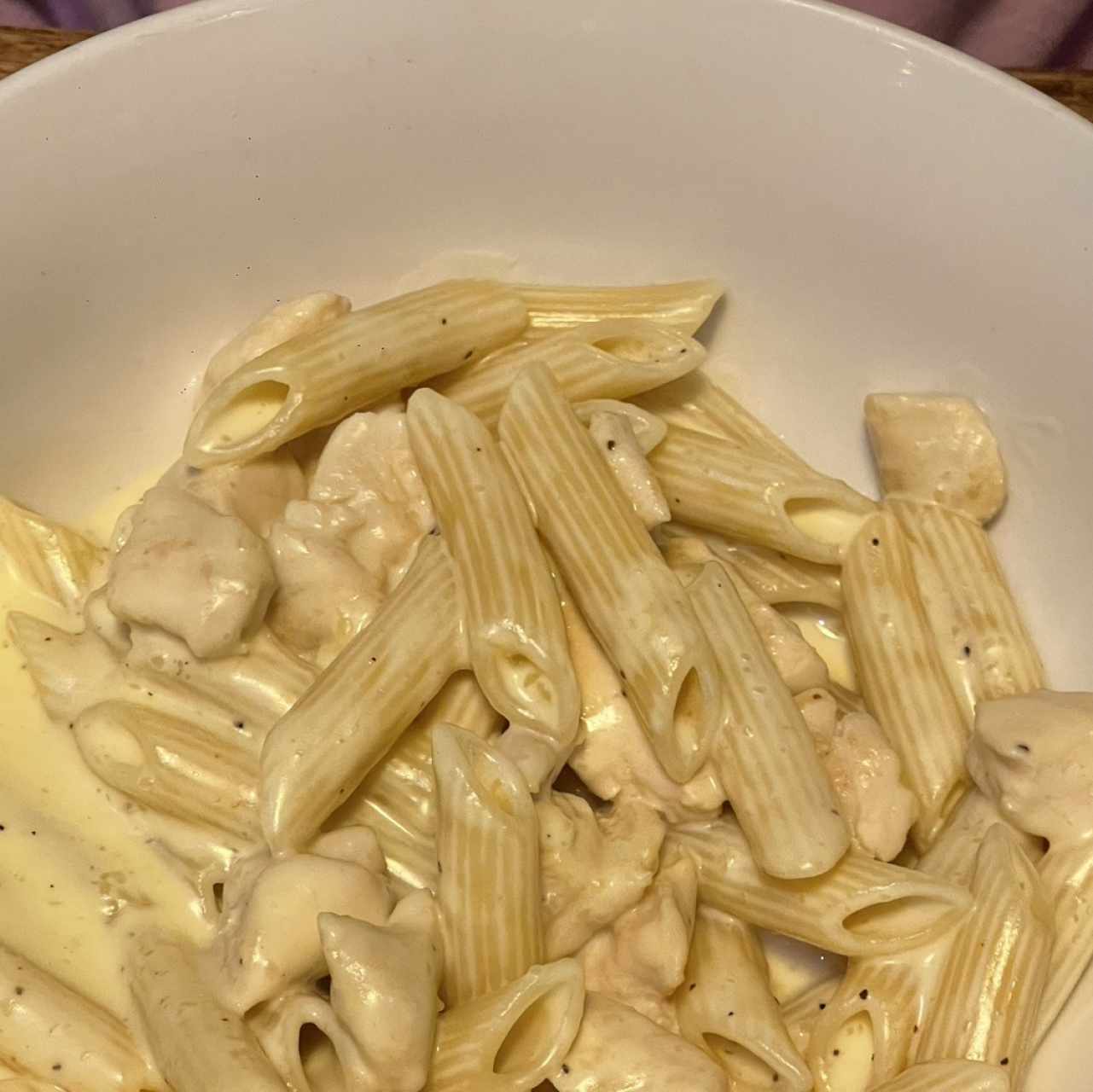 Penne Alfredo con pollo