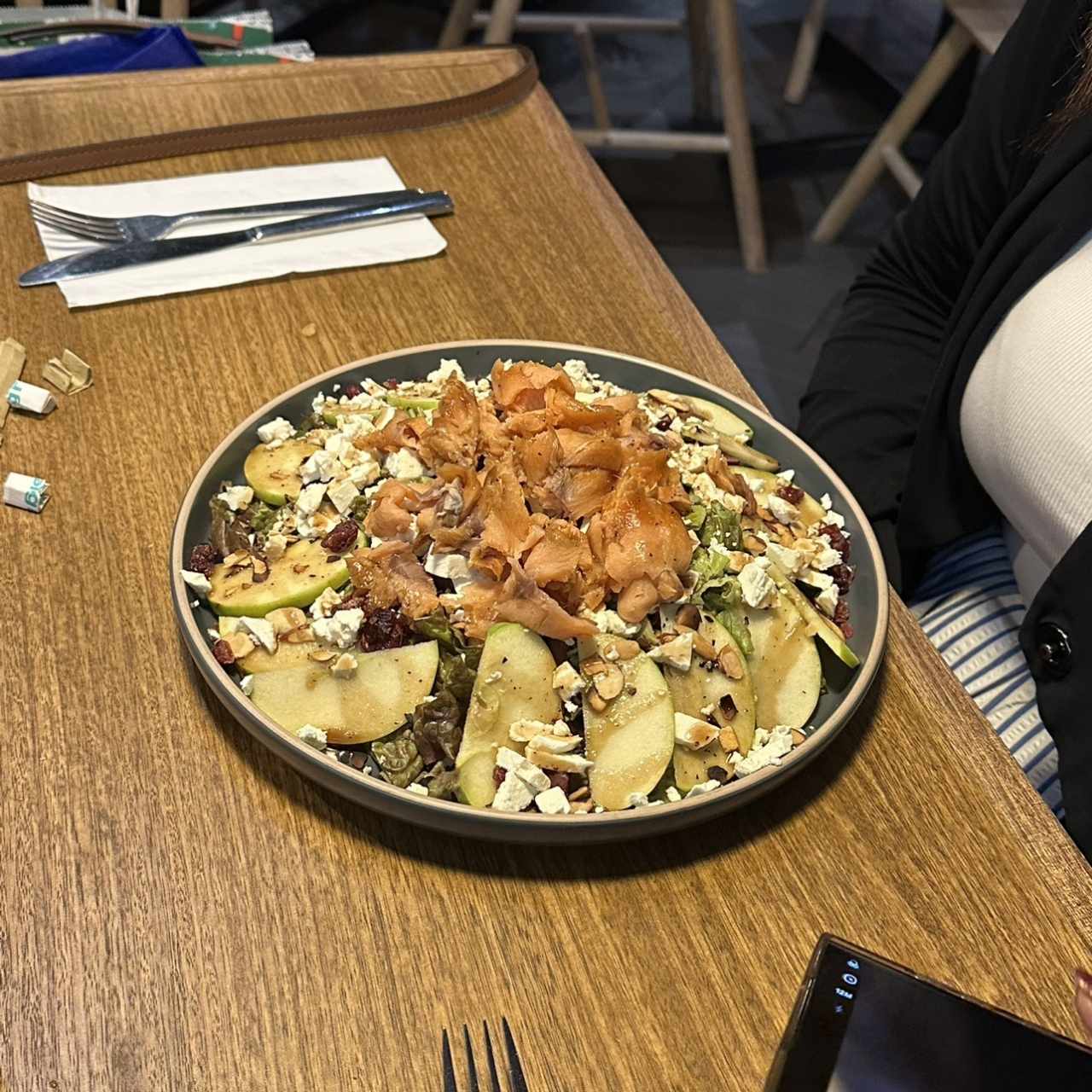 Ensalada del huerto con extra de salmón