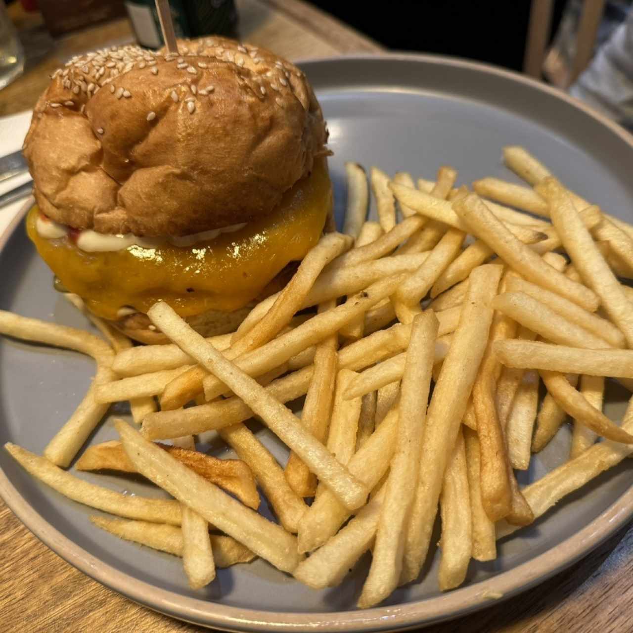 Burgers - Classic Cheeseburguer