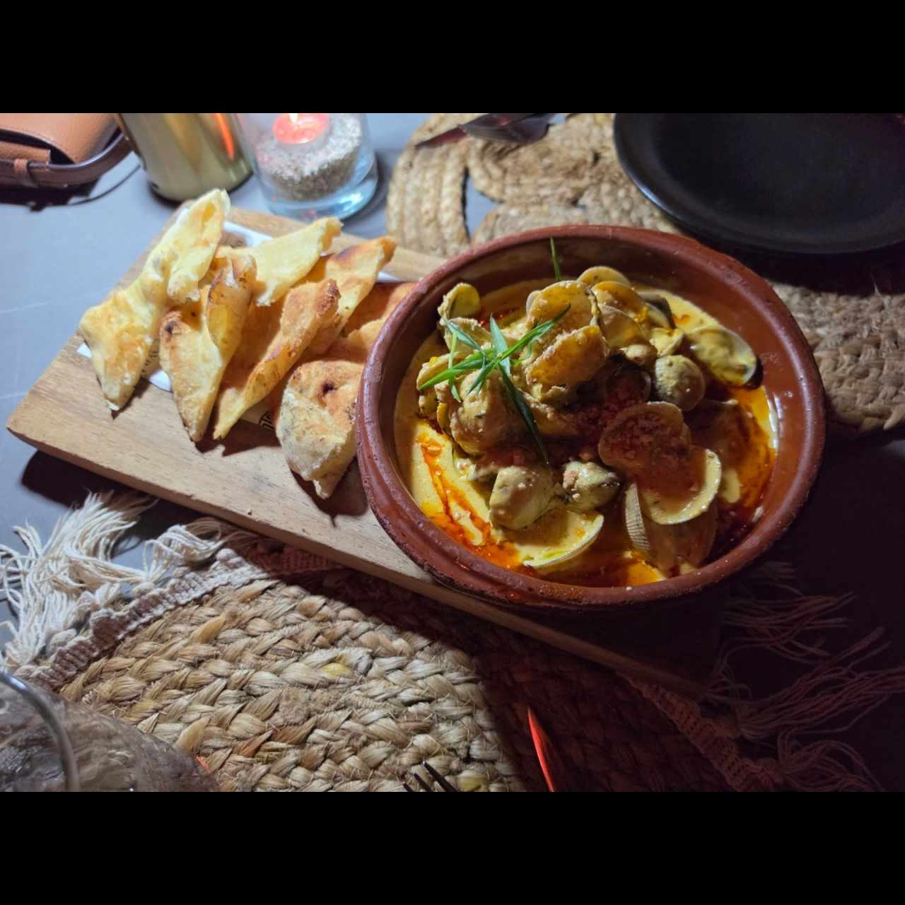 Almejas y Chorizo Tableño Hasta la Guacha