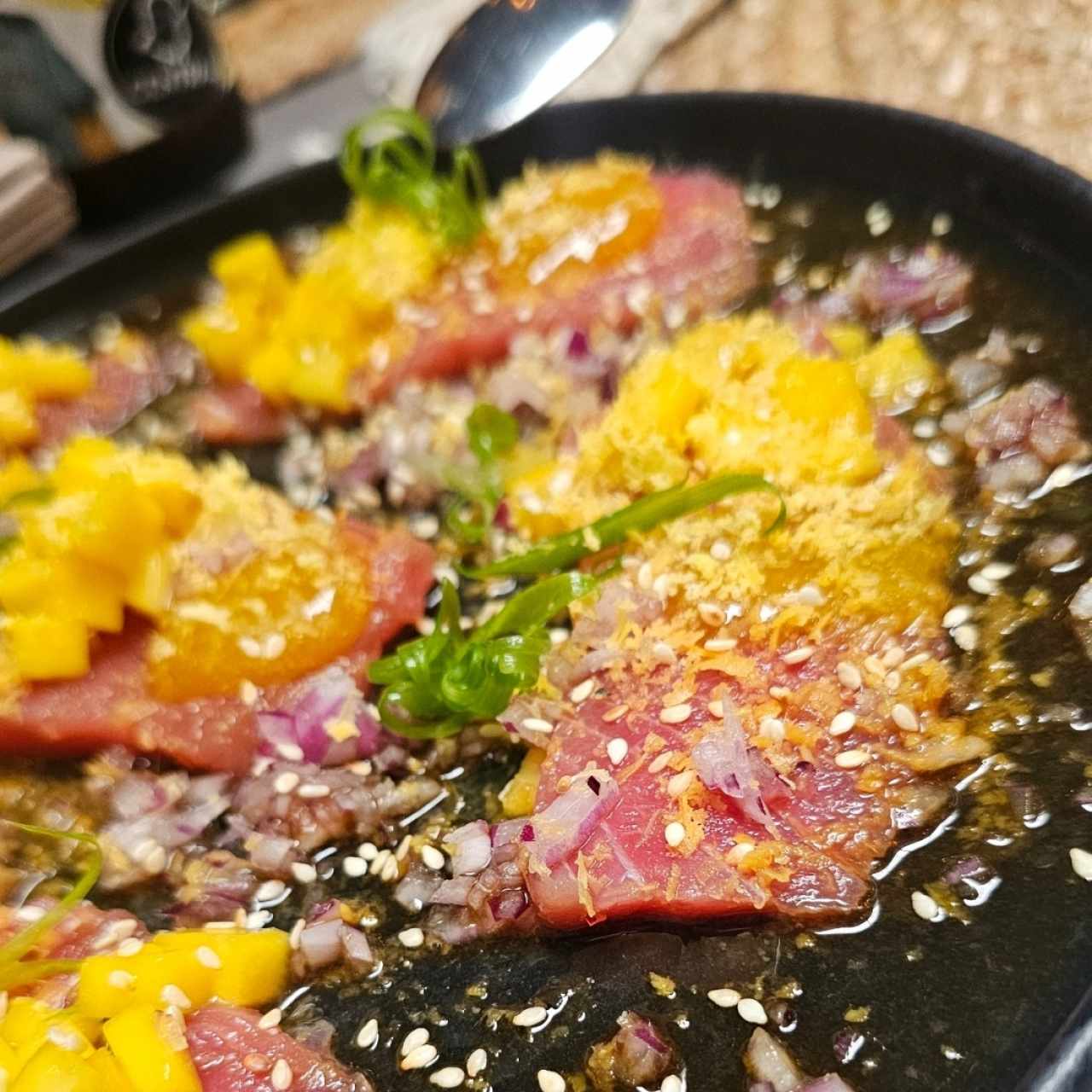 Tiradito de Atún Con los mangos bajitos (GF)