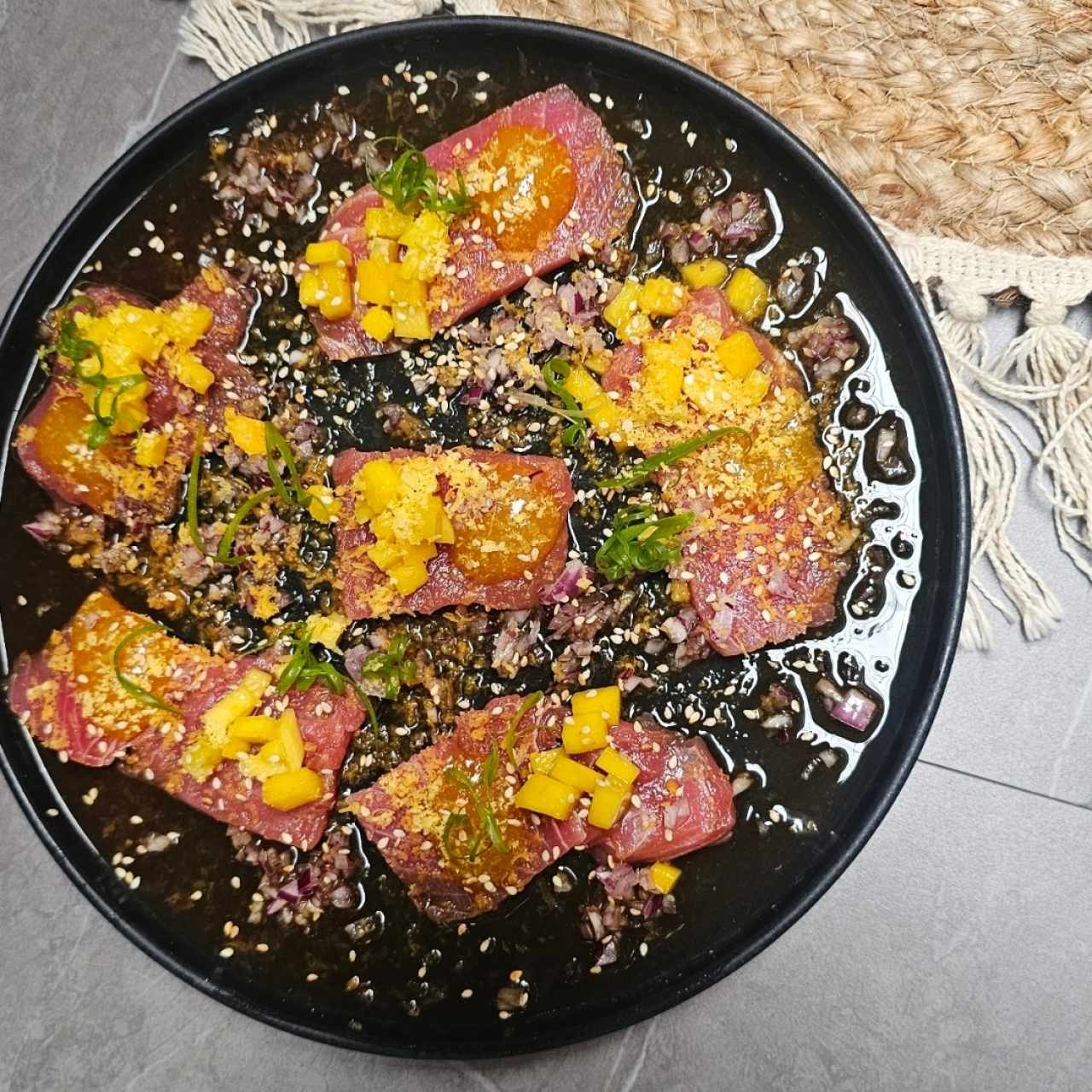Tiradito de Atún Con los mangos bajitos (GF)